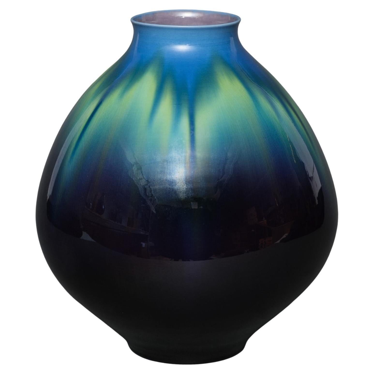 Japanese Kutani-Ware Porcelain Vase by the Famous Tokuda Yasokichi III 三代徳田八十吉 For Sale