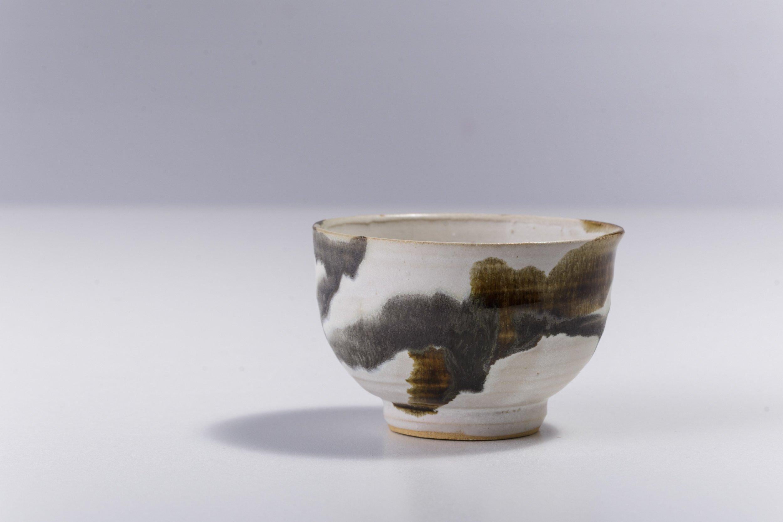 Japanese LAAB Cloud Tea Cups Raku Ceramic Natural Green Gold For Sale 1