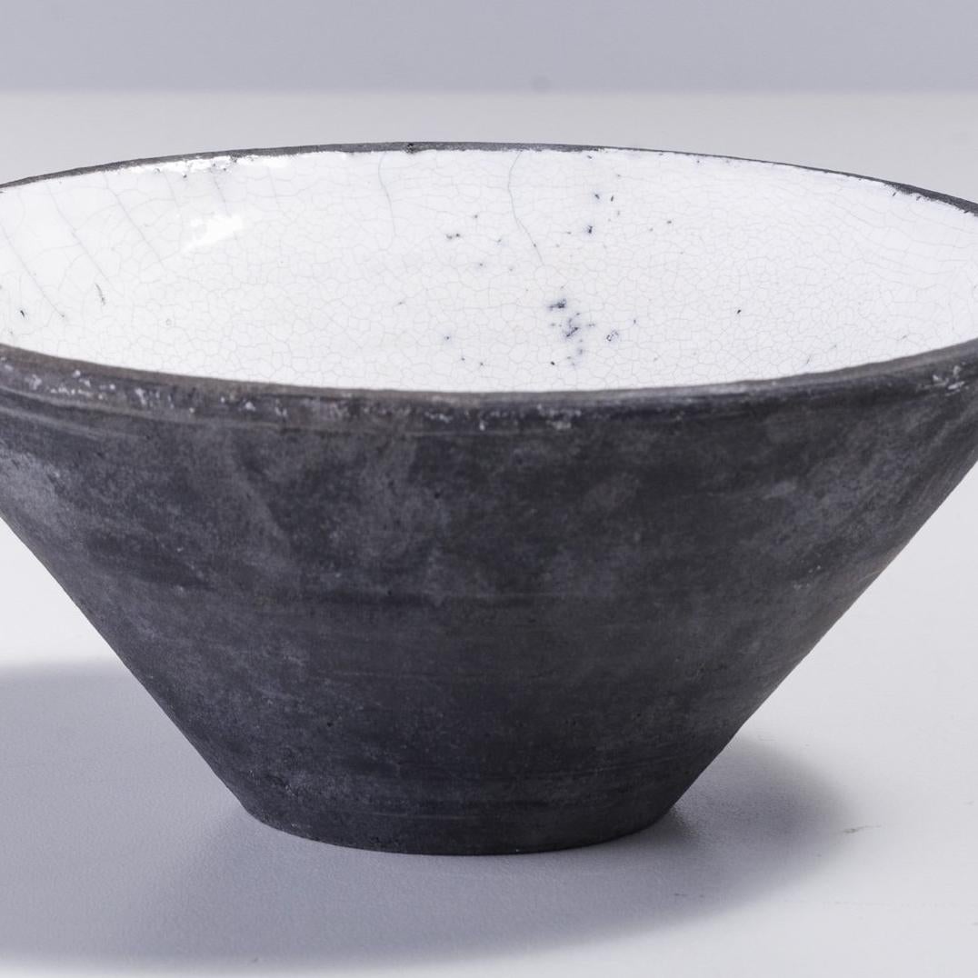 Japanese LAAB Wu Bowl Raku Ceramics Crackle Black White In Excellent Condition For Sale In monza, Monza and Brianza