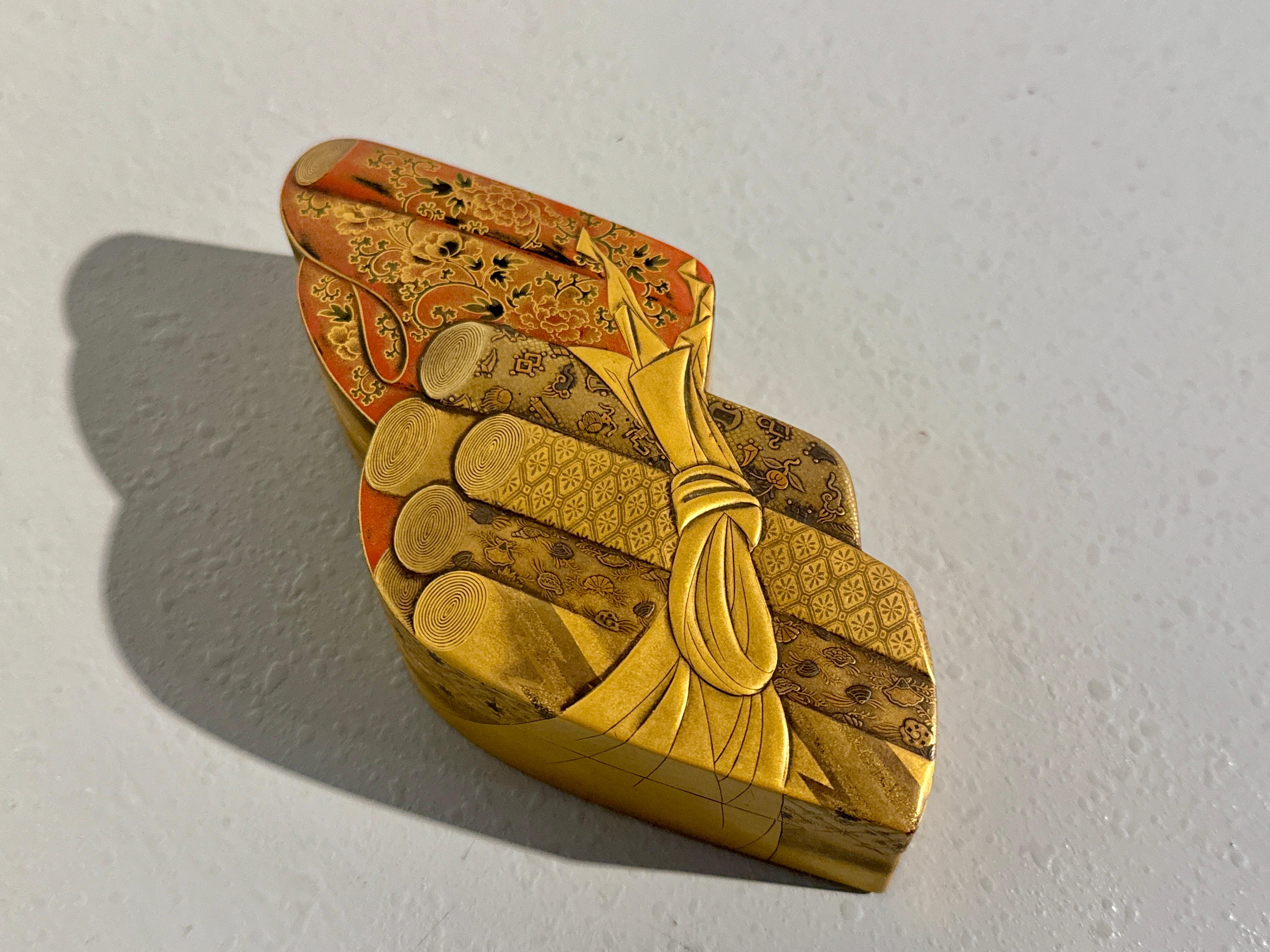 Japanese Lacquer Accessories Box, Tebako, Brocade Design, Meiji Period, Japan In Good Condition For Sale In Austin, TX