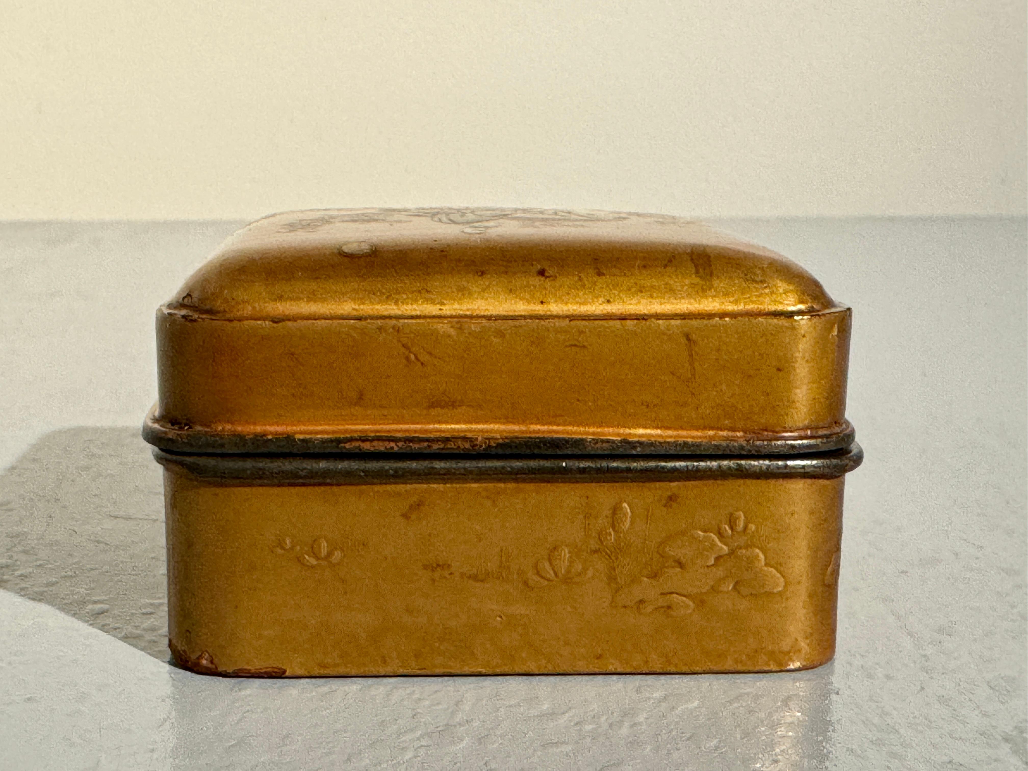 Japanese Lacquer Box, Kogo, Tale of Genji, Edo Period, early 19th century, Japan For Sale 5