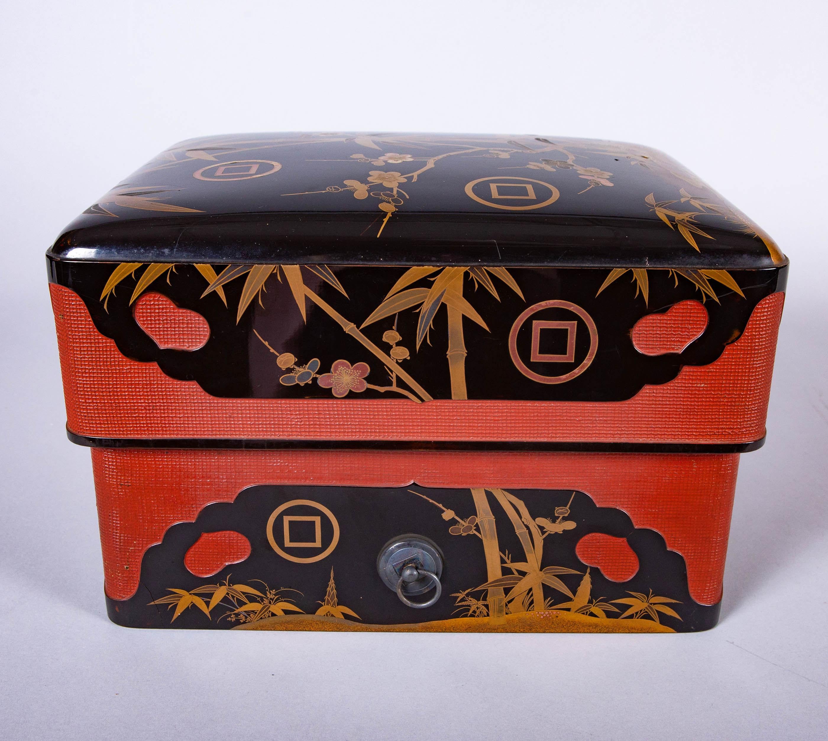 Japanese Lacquer Box with Bamboo, Plum, and Family Crest For Sale 1