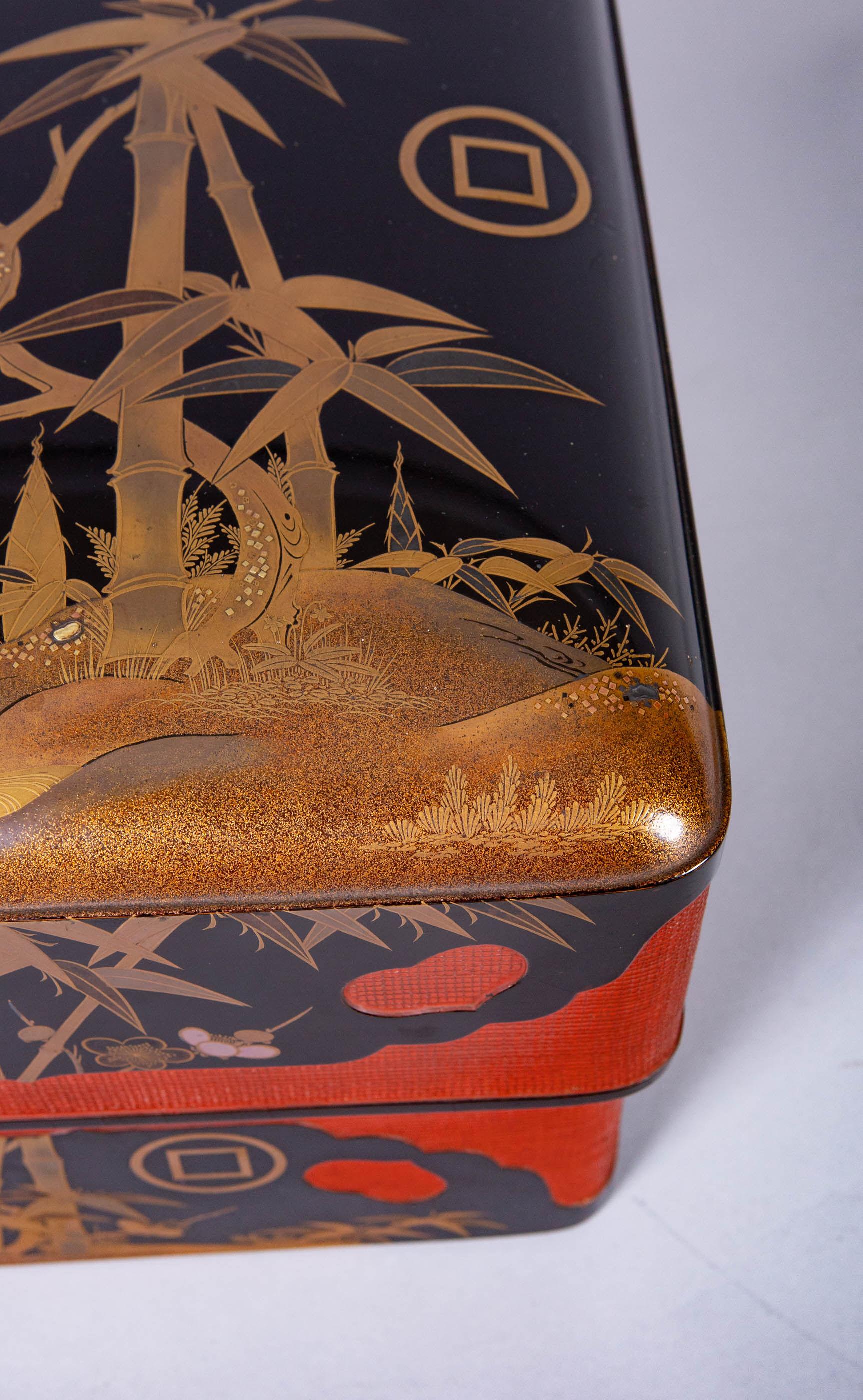 Japanese Lacquer Box with Bamboo, Plum, and Family Crest For Sale 4