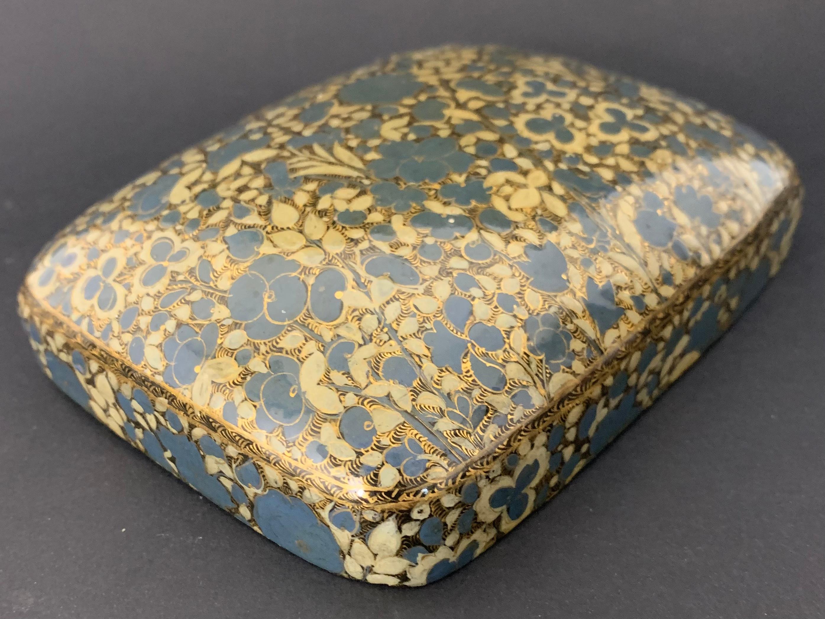 Japanese Lacquer Box with Blue Flowers, circa 1900 4
