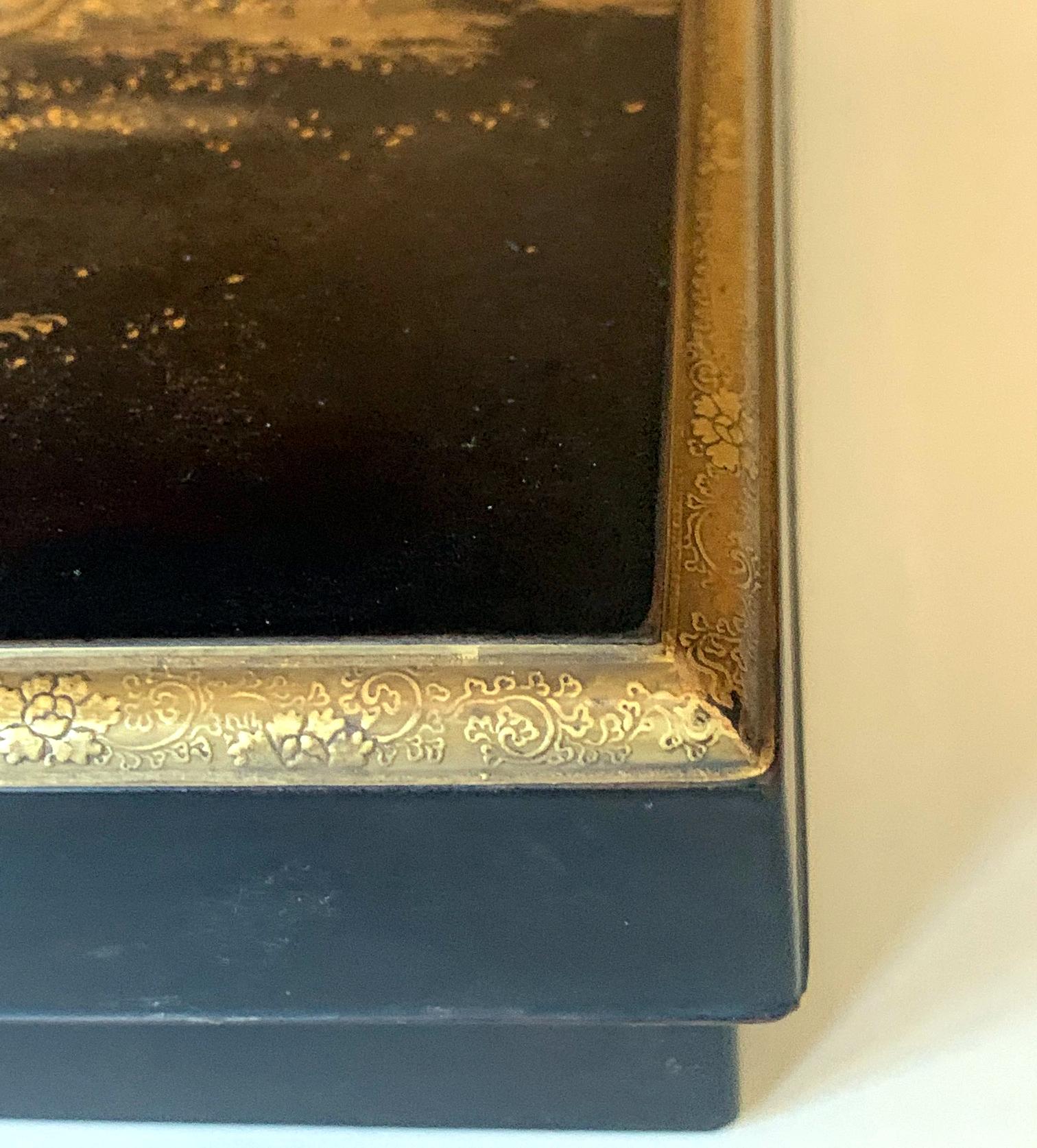 Japanese Lacquer Box with Fine Maki-e Decoration Meiji Period For Sale 6