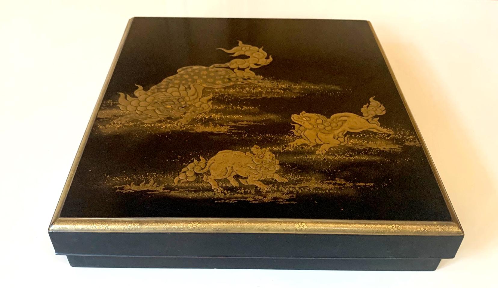 Caja Japonesa de Laca con Fina Decoración Maki-e Periodo Meiji en venta 8