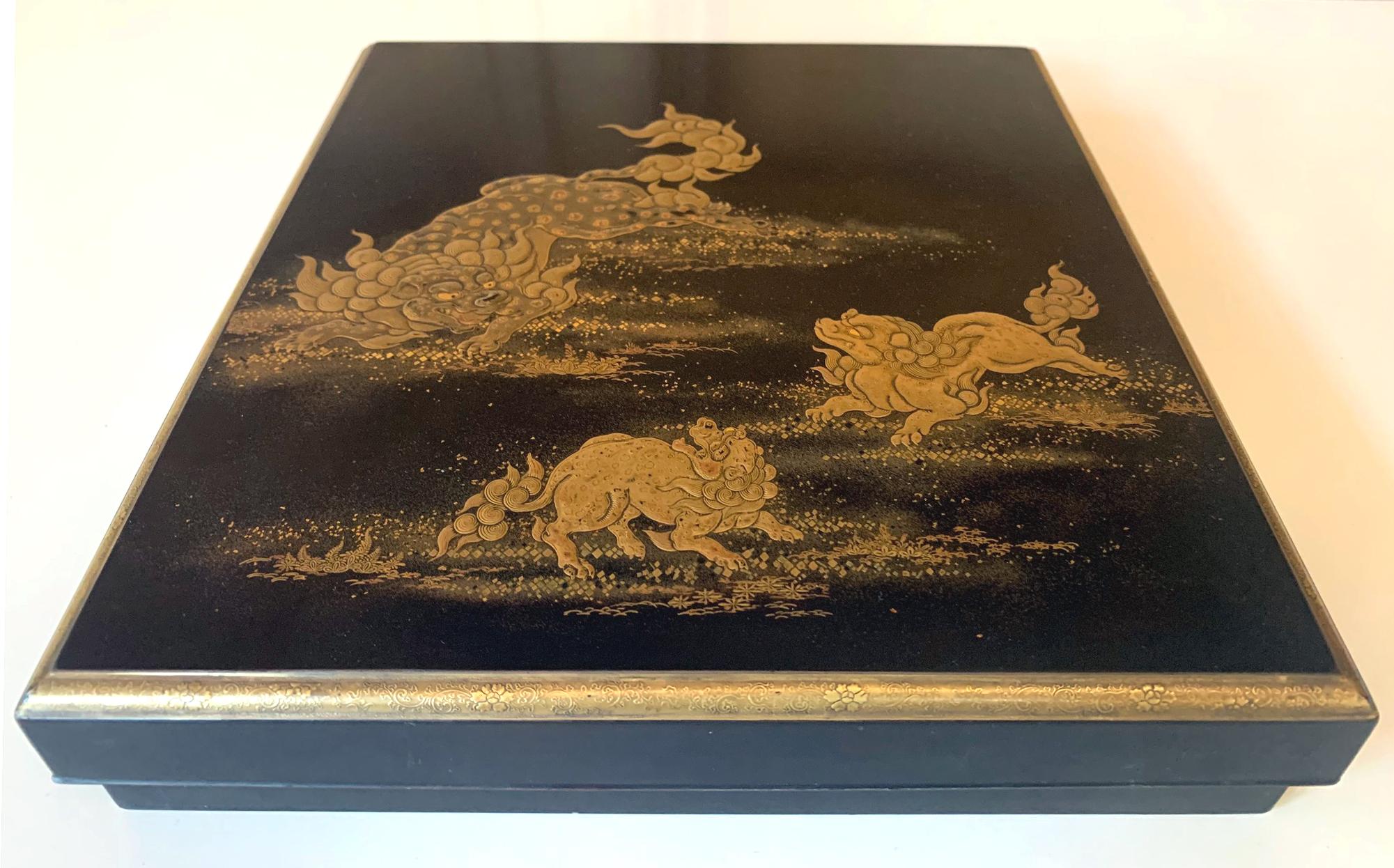 Japonisme Japanese Lacquer Box with Fine Maki-e Decoration Meiji Period For Sale