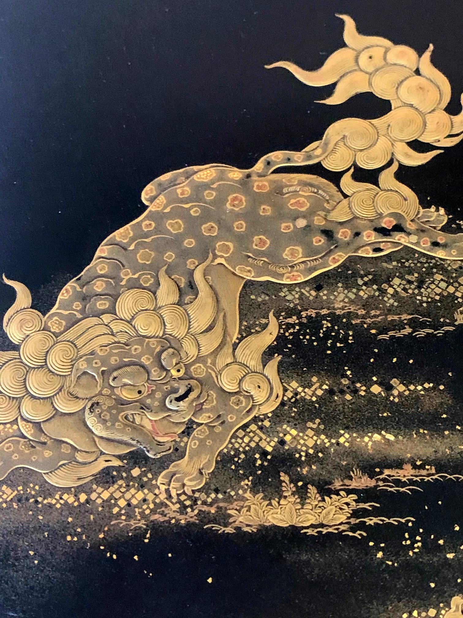 Japanische Lackdose aus der Meiji-Periode mit feiner Maki-e-Dekoration im Zustand „Gut“ im Angebot in Atlanta, GA