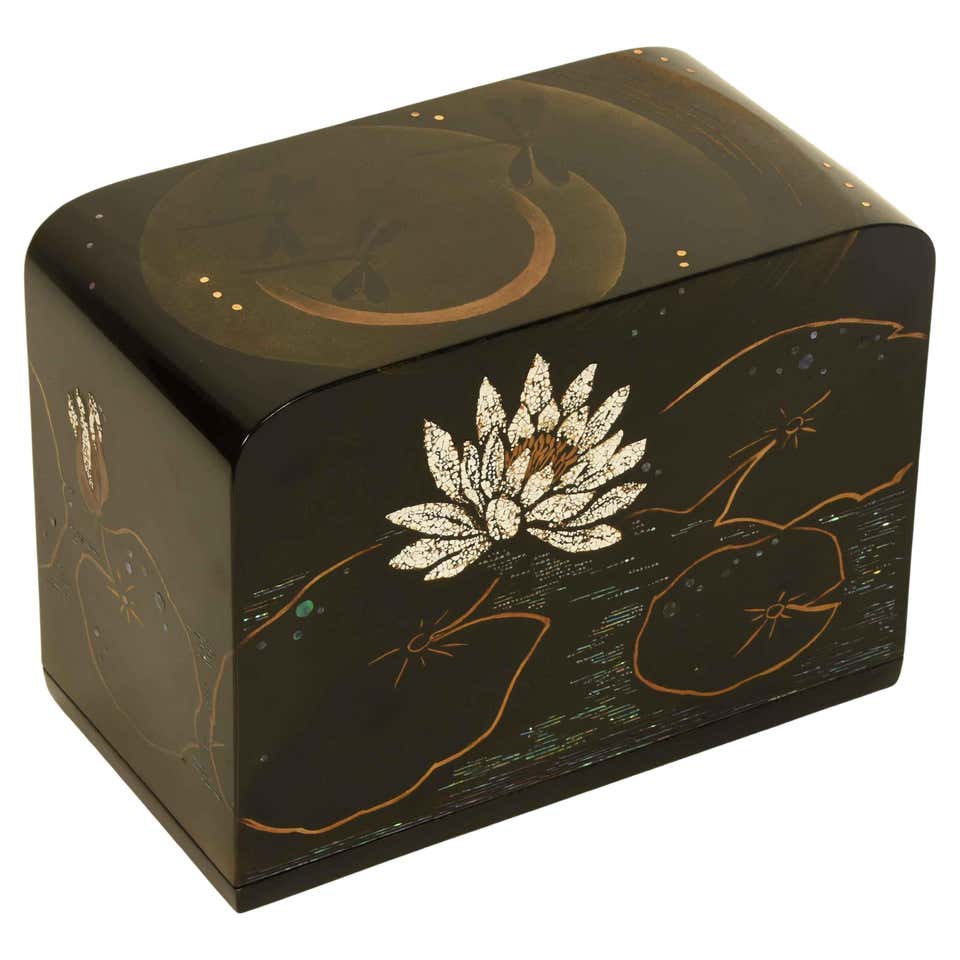 Fine Japanese Lacquered Inro with Inlays by Kajikawa For Sale at 1stDibs