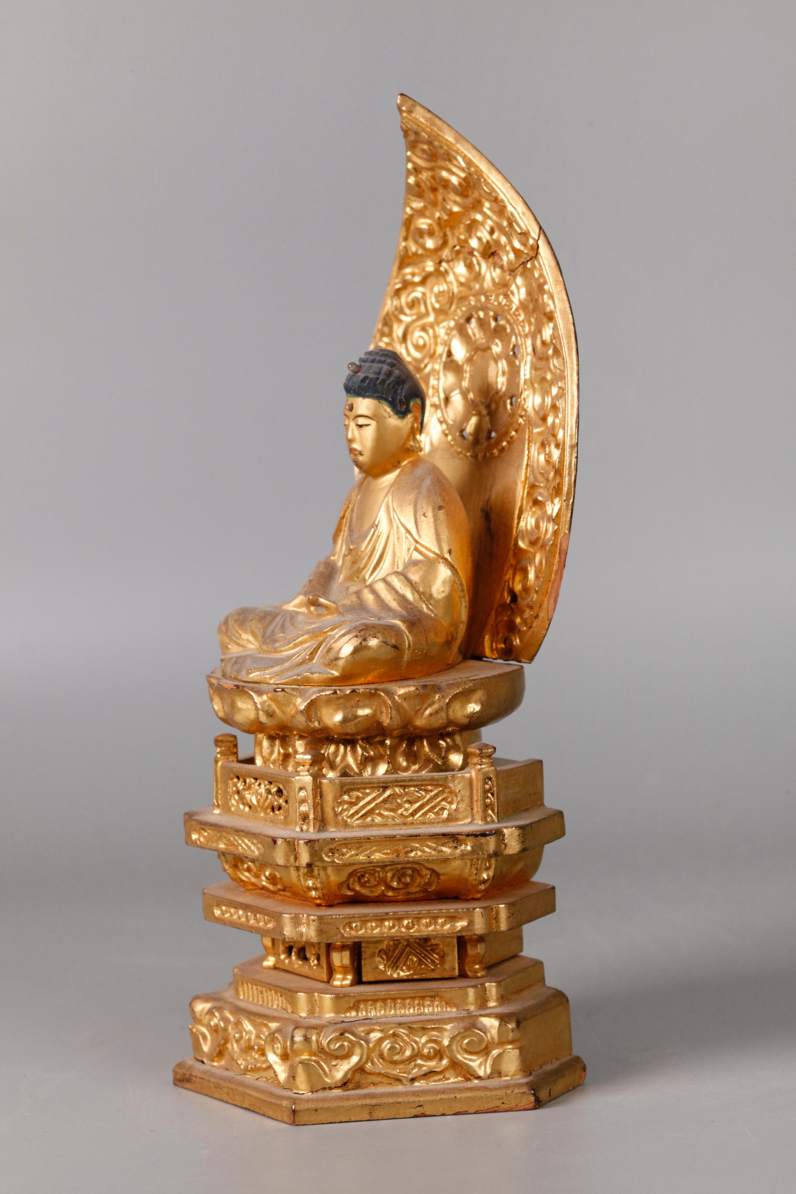 gold decorated Buddha 