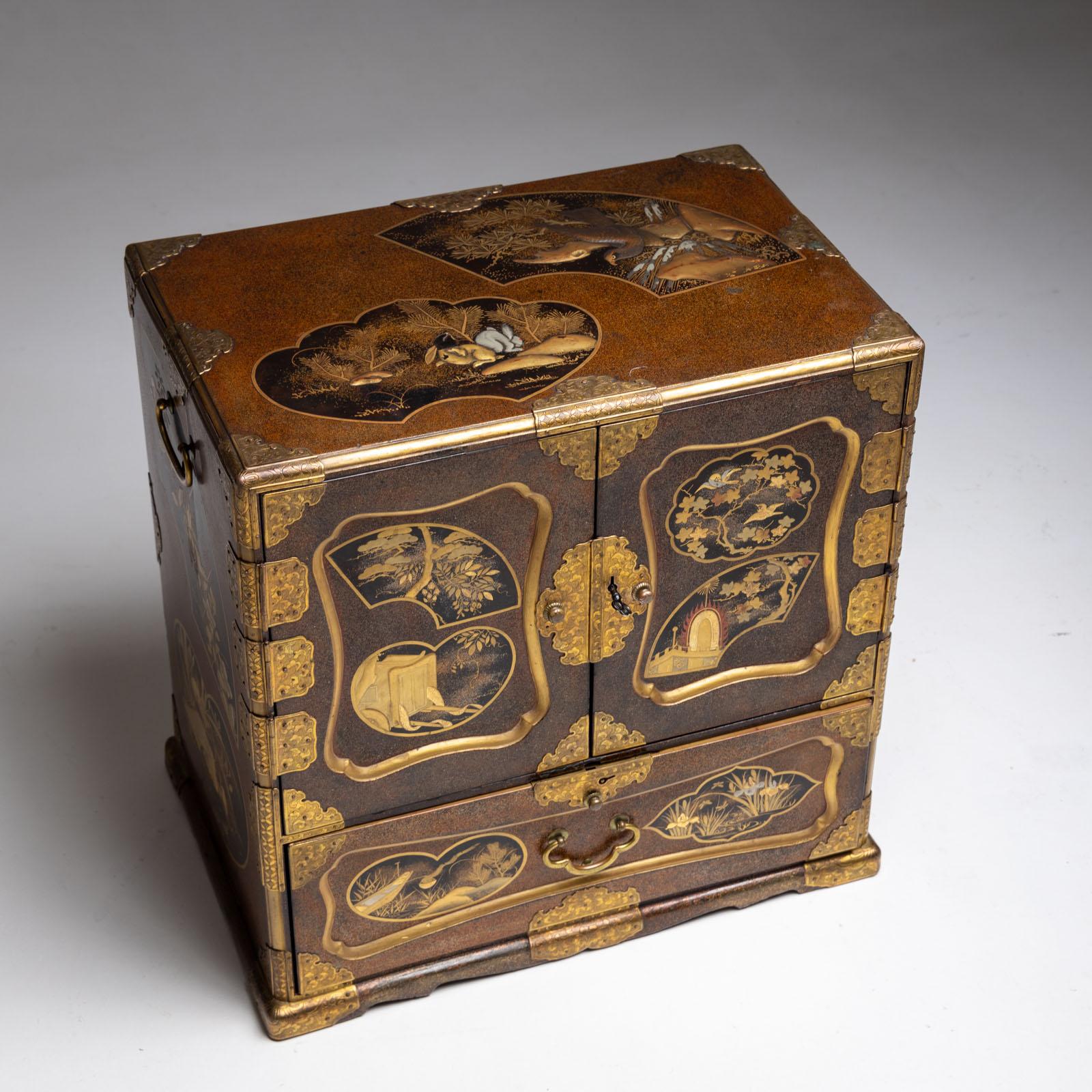 Early 20th Century Japanese lacquer cabinet, Meiji period, circa 1900 For Sale