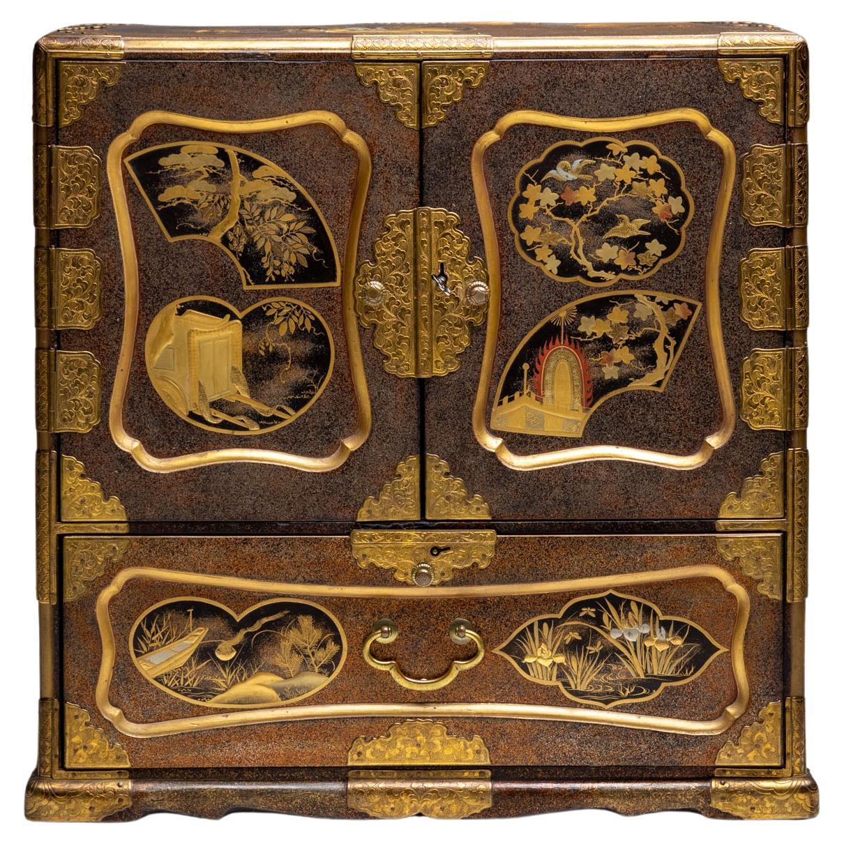 Japanese lacquer cabinet, Meiji period, circa 1900 For Sale