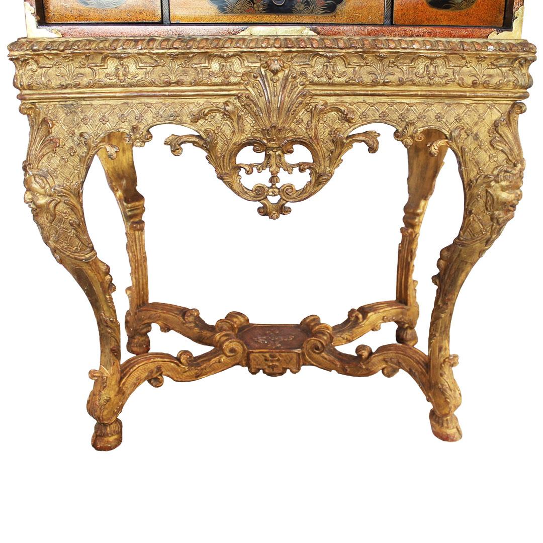 Japanese Lacquer Cabinet on Regence Giltwood Stand, circa 1725 For Sale 5