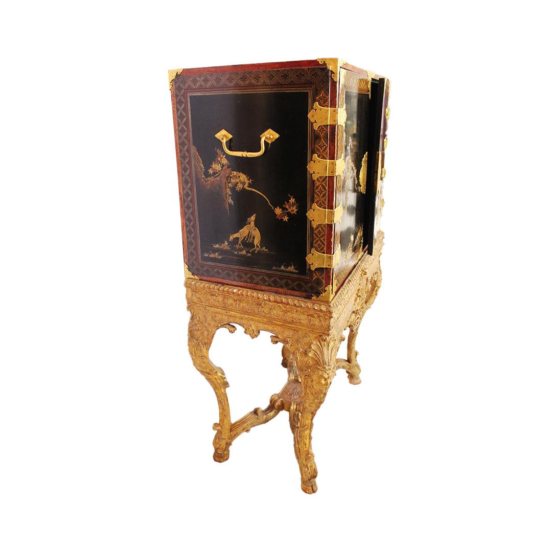 Regency Japanese Lacquer Cabinet on Regence Giltwood Stand, circa 1725 For Sale