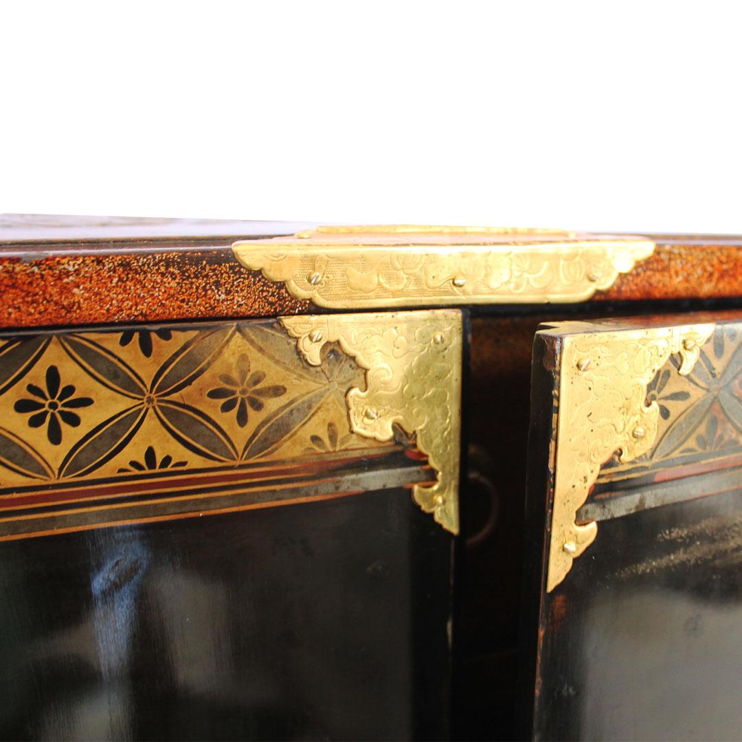 18th Century Japanese Lacquer Cabinet on Regence Giltwood Stand, circa 1725 For Sale