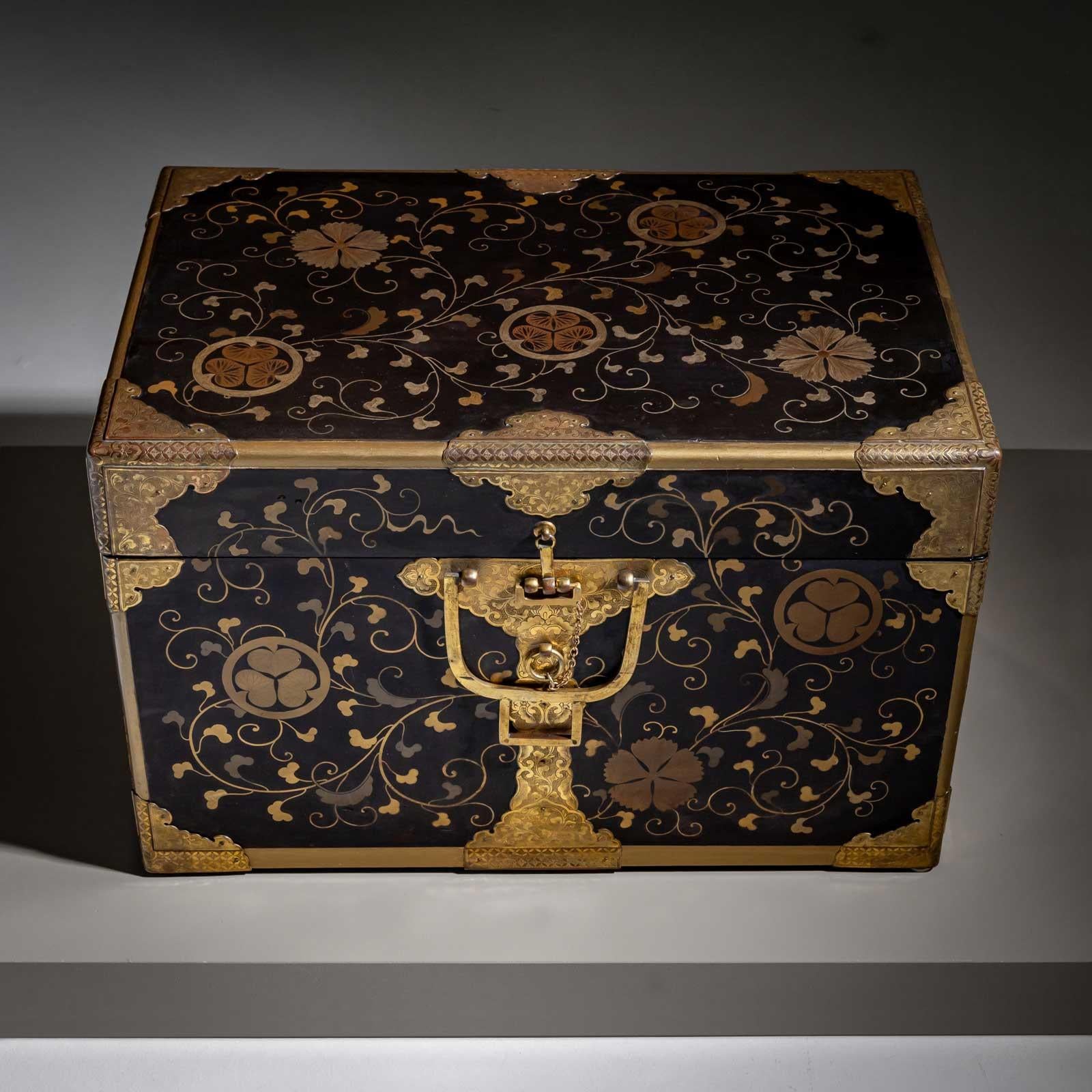 Arqueta japonesa lacada, Periodo Edo siglo XVIII y antes en venta