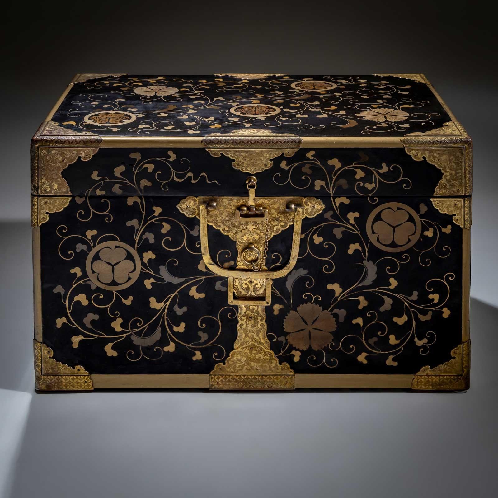 Arqueta japonesa lacada, Periodo Edo Latón en venta