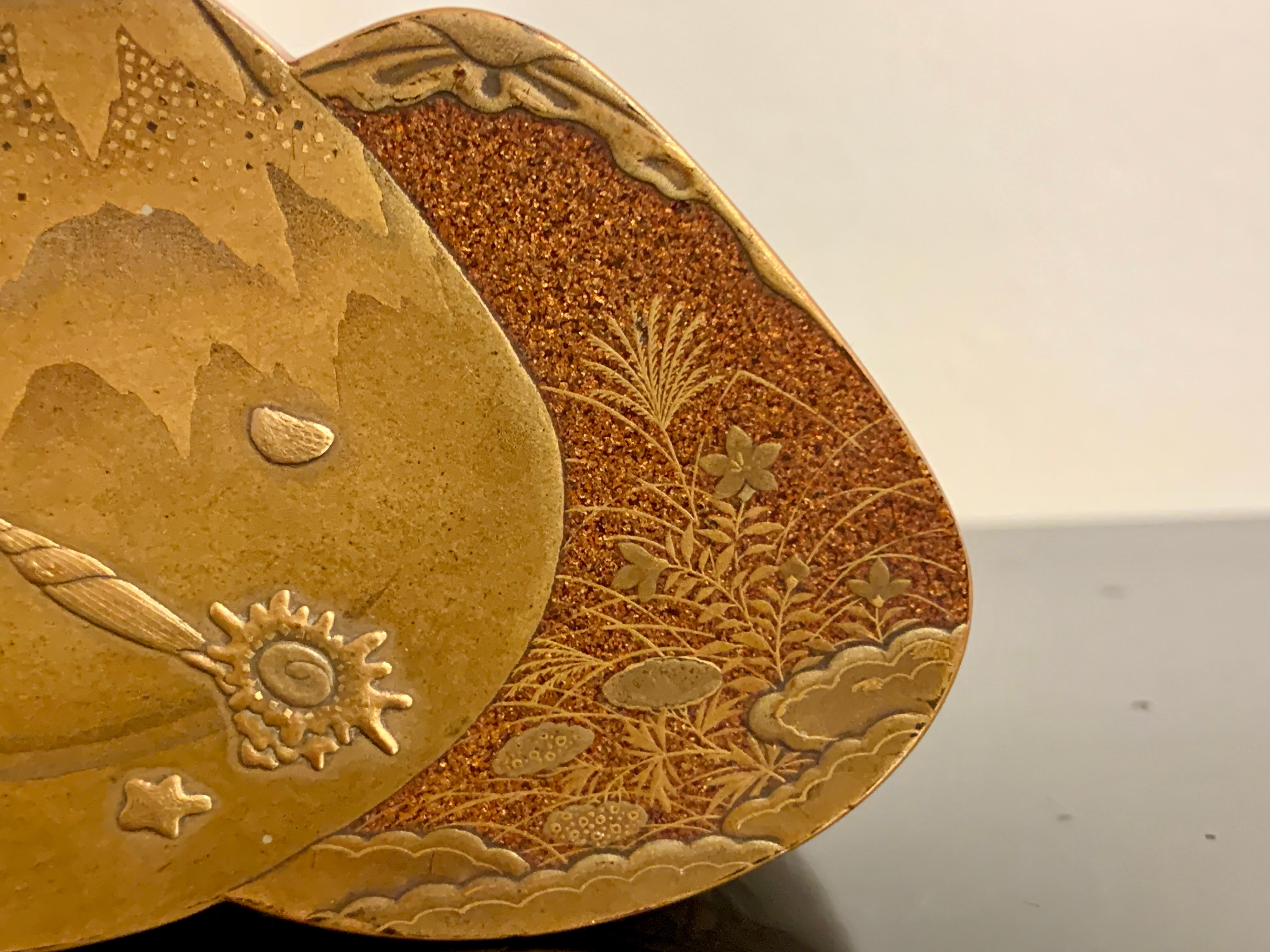 Hand-Crafted Japanese Lacquer Clam Shaped Incense Box, Kogo, by Zohiko, Meiji Period, Japan