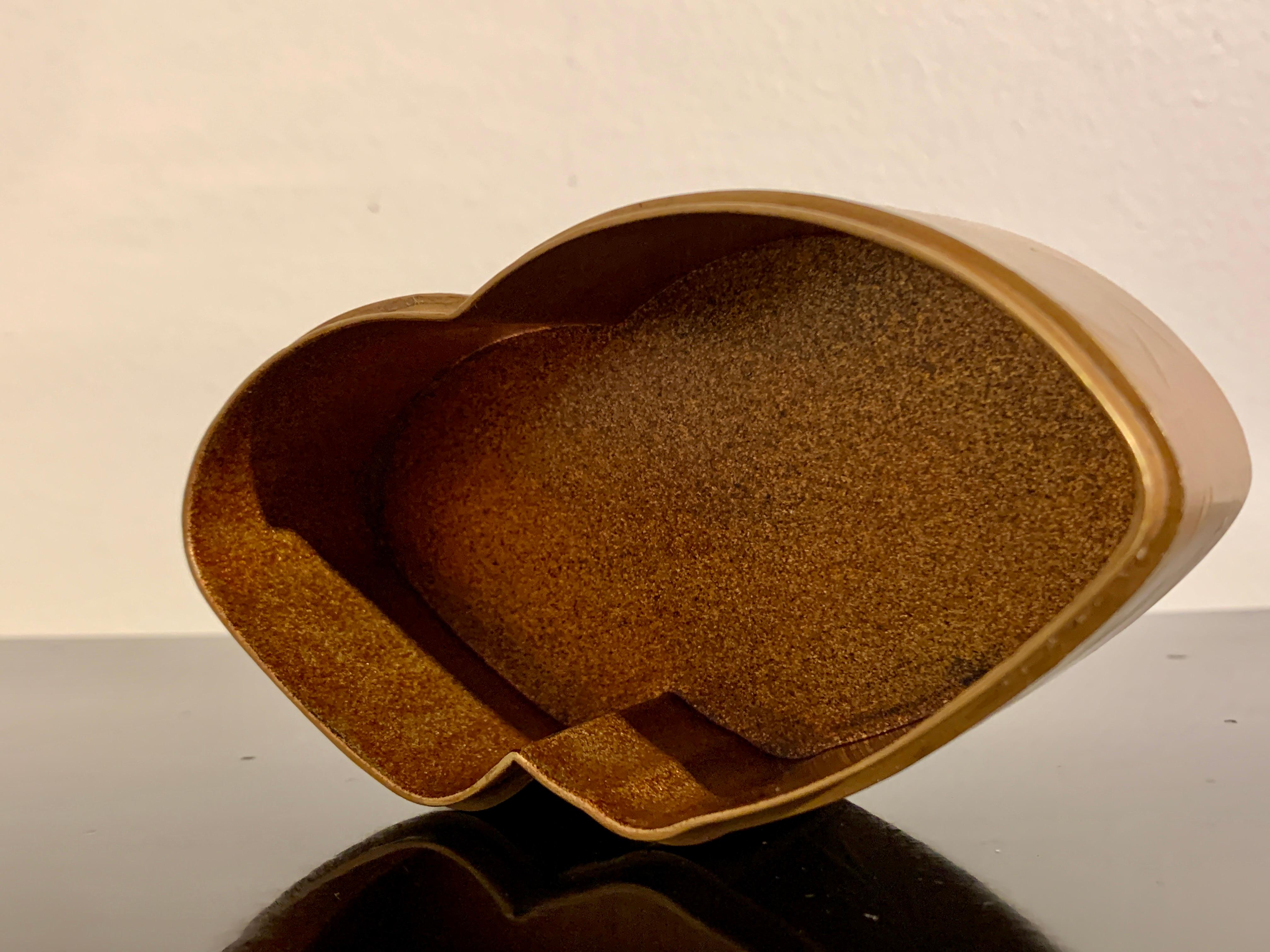 Japanese Lacquer Clam Shaped Incense Box, Kogo, by Zohiko, Meiji Period, Japan 2