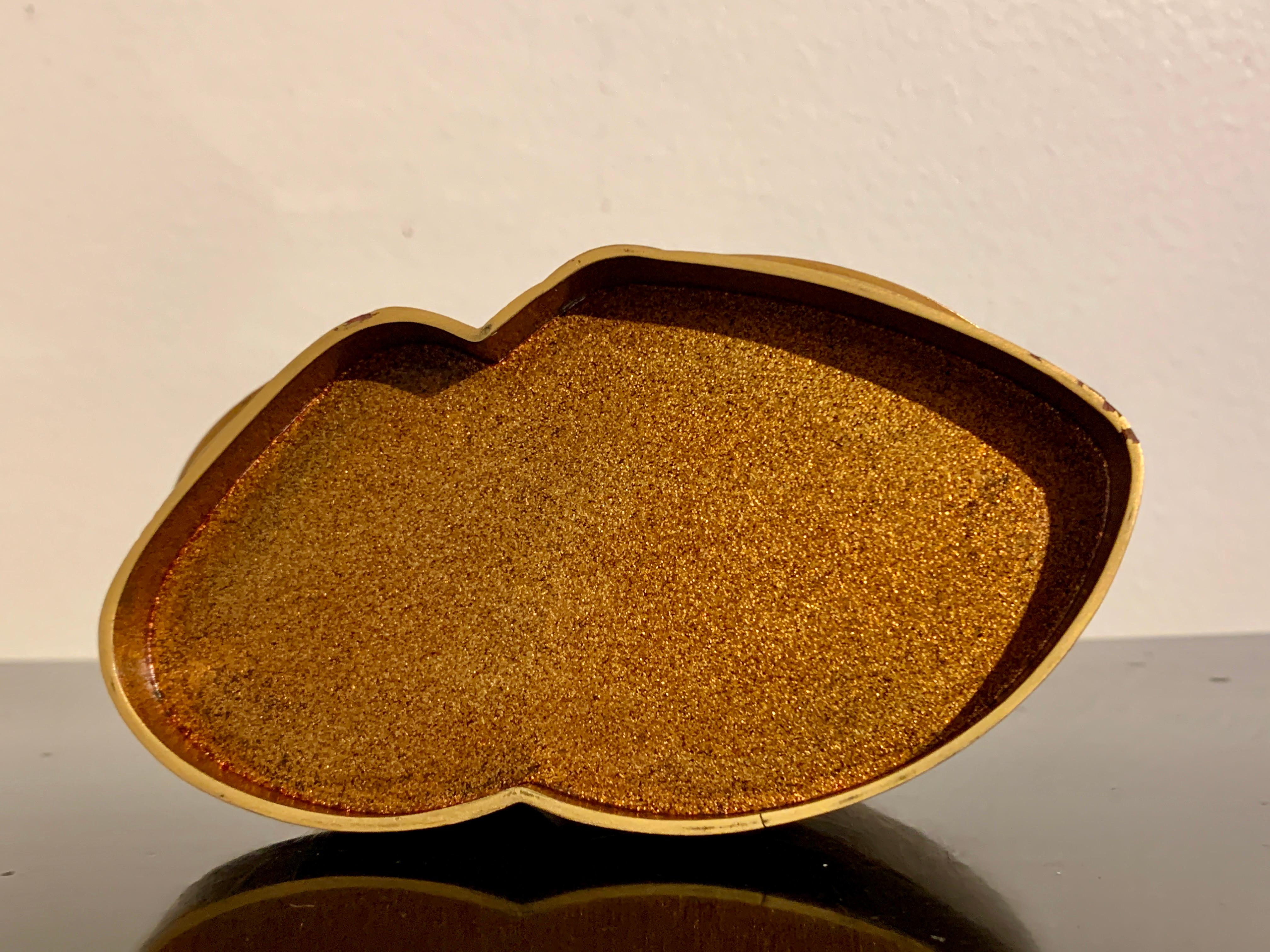 Japanese Lacquer Clam Shaped Incense Box, Kogo, by Zohiko, Meiji Period, Japan 3
