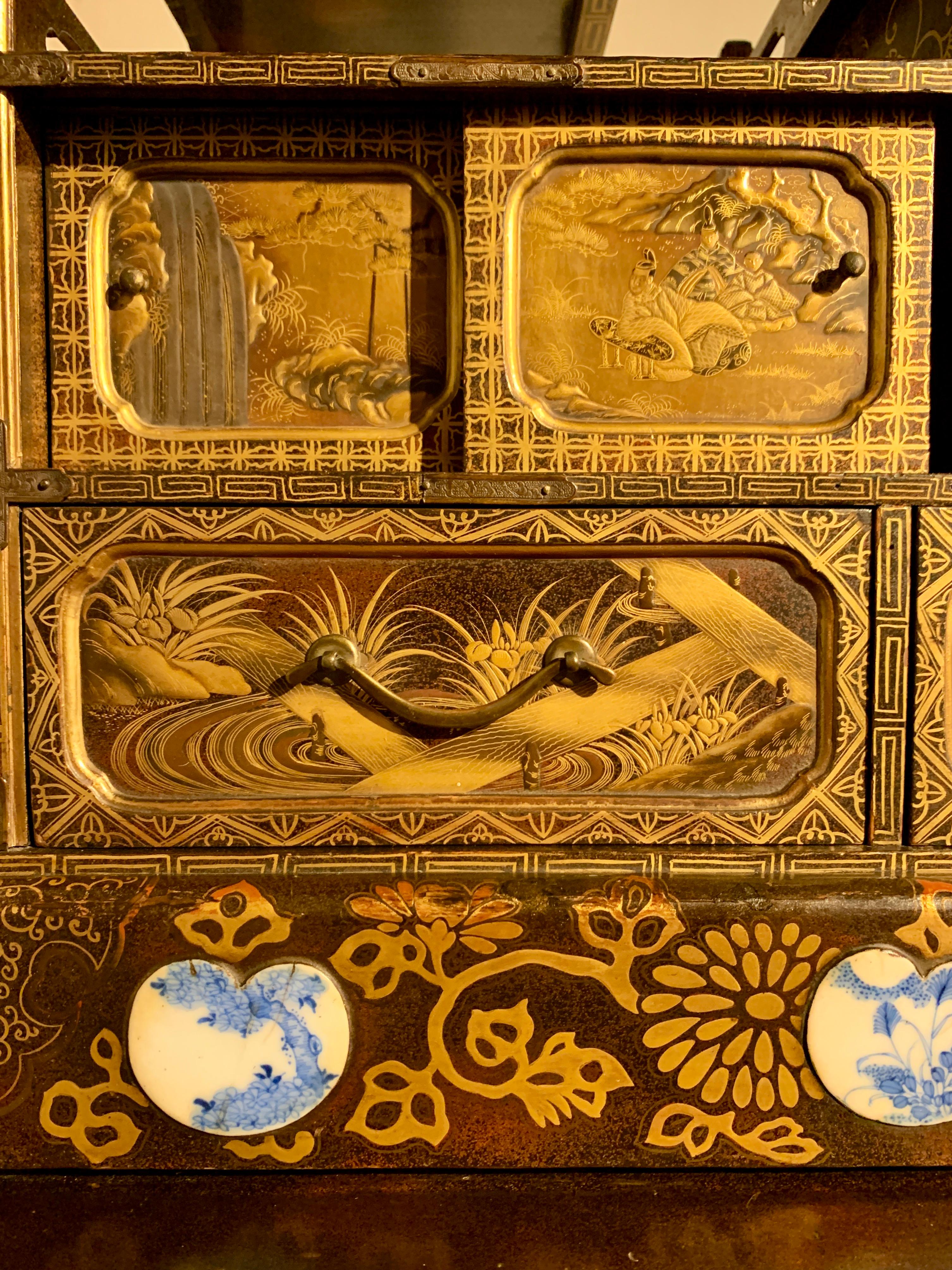 Japanese Lacquer Display Cabinet on Stand, Meiji Period, 19th Century, Japan For Sale 5