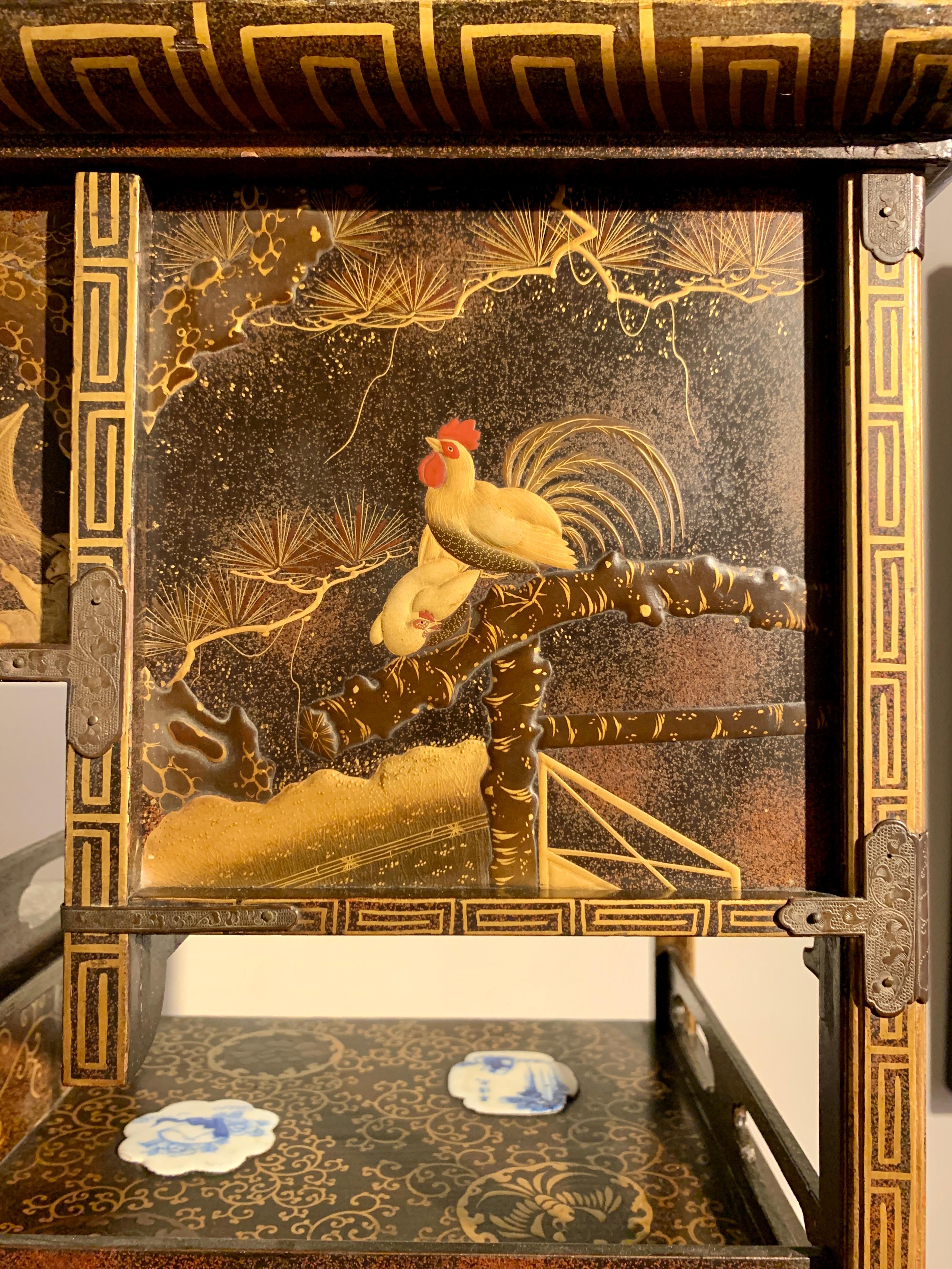 Japanese Lacquer Display Cabinet on Stand, Edo Period, 19th Century, Japan 9