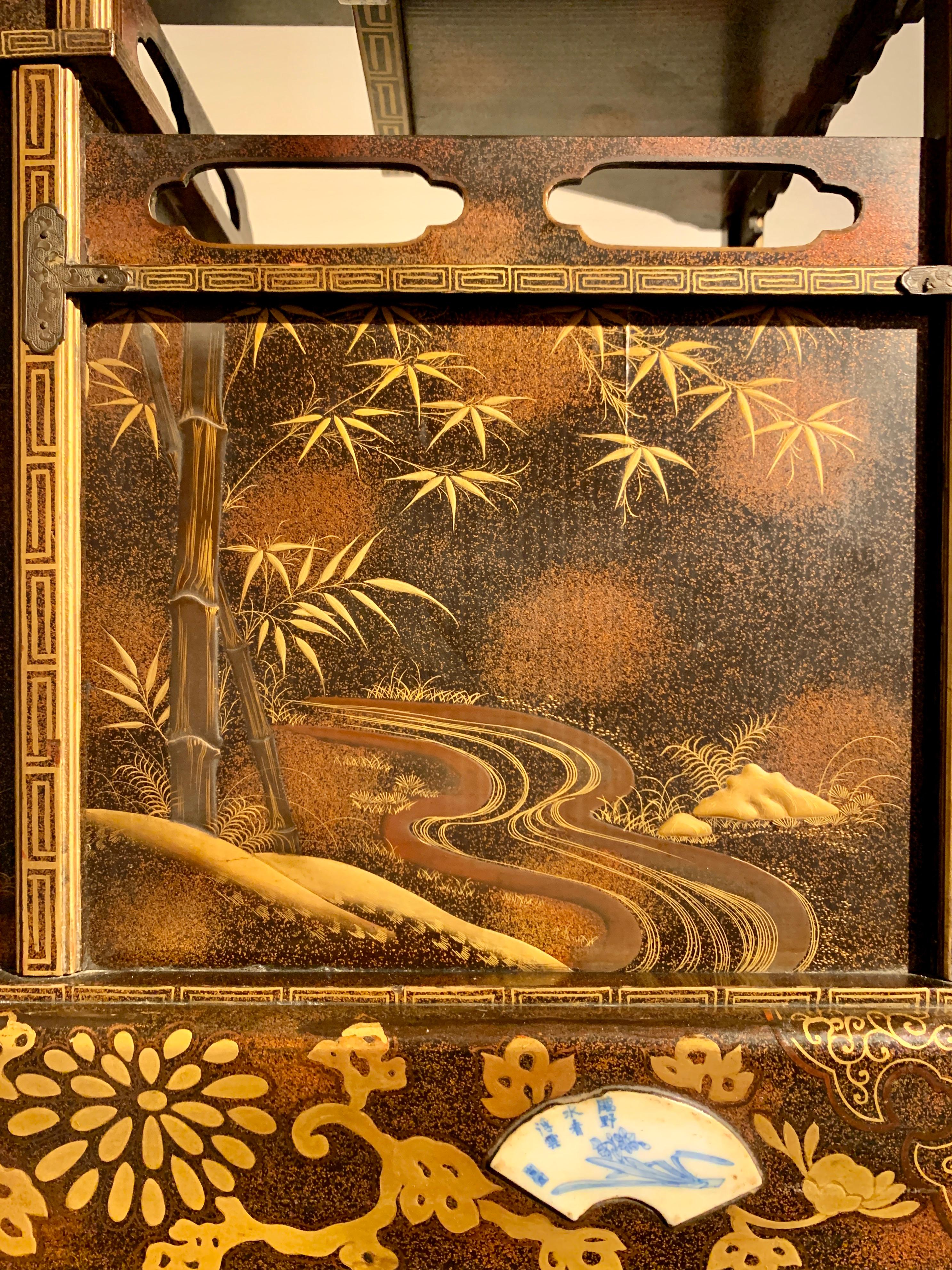 Japanese Lacquer Display Cabinet on Stand, Meiji Period, 19th Century, Japan For Sale 10