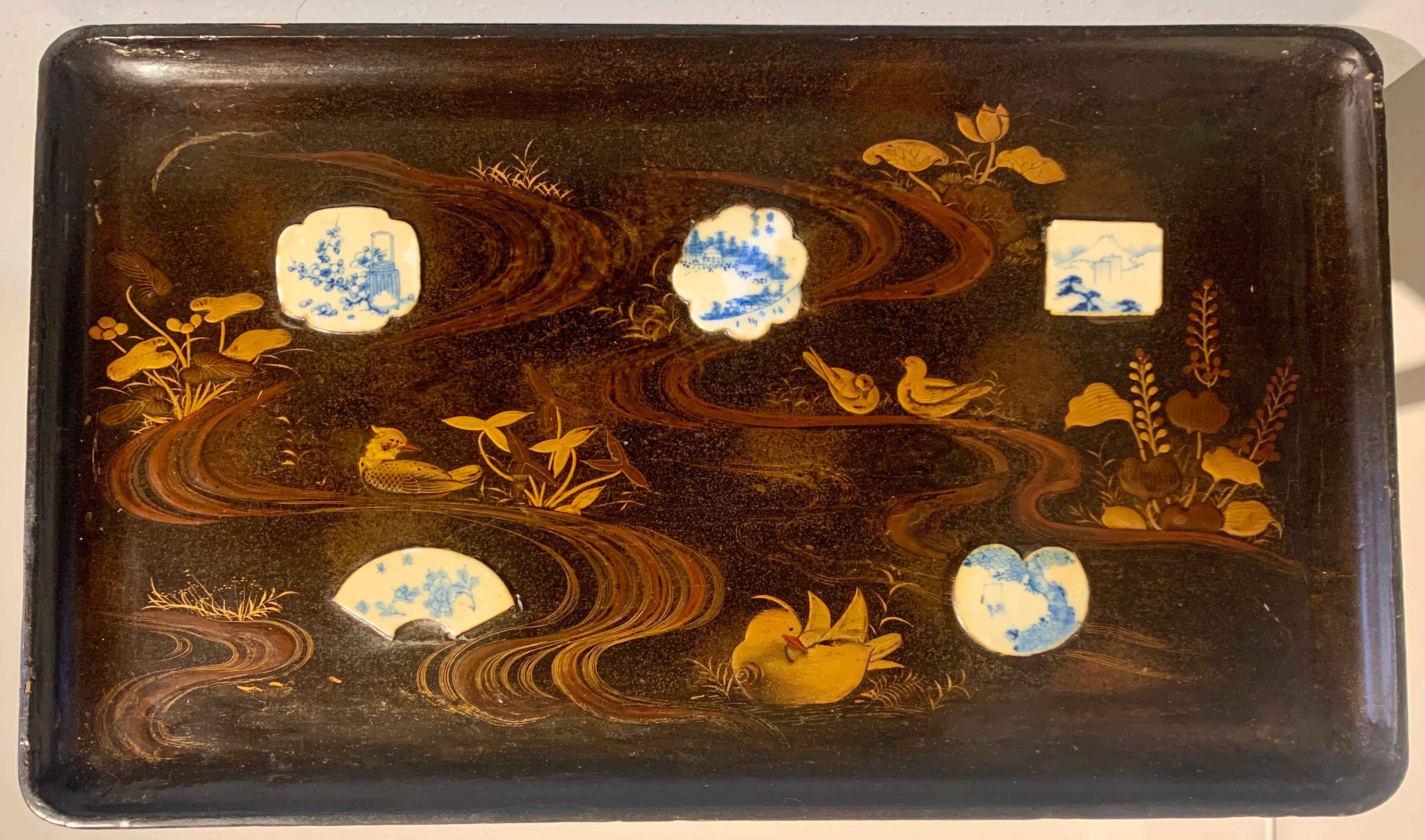 Vitrine en laque japonaise sur Stand, Période Meiji, 19ème siècle, Japon en vente 11