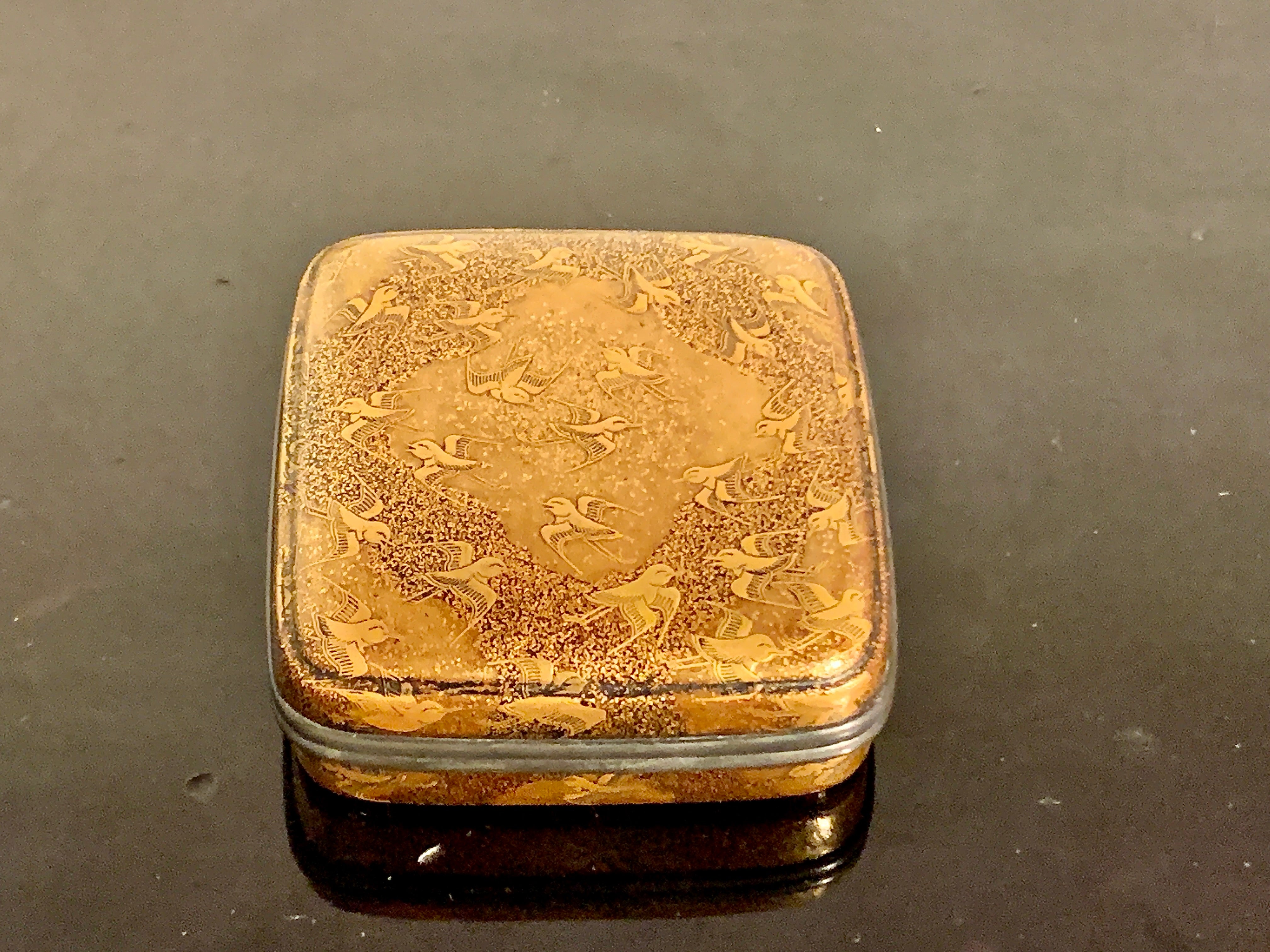 Lacquered Japanese Lacquer Incense Box, Kogo, Momoyama or Edo Period, 16th/17th Century For Sale