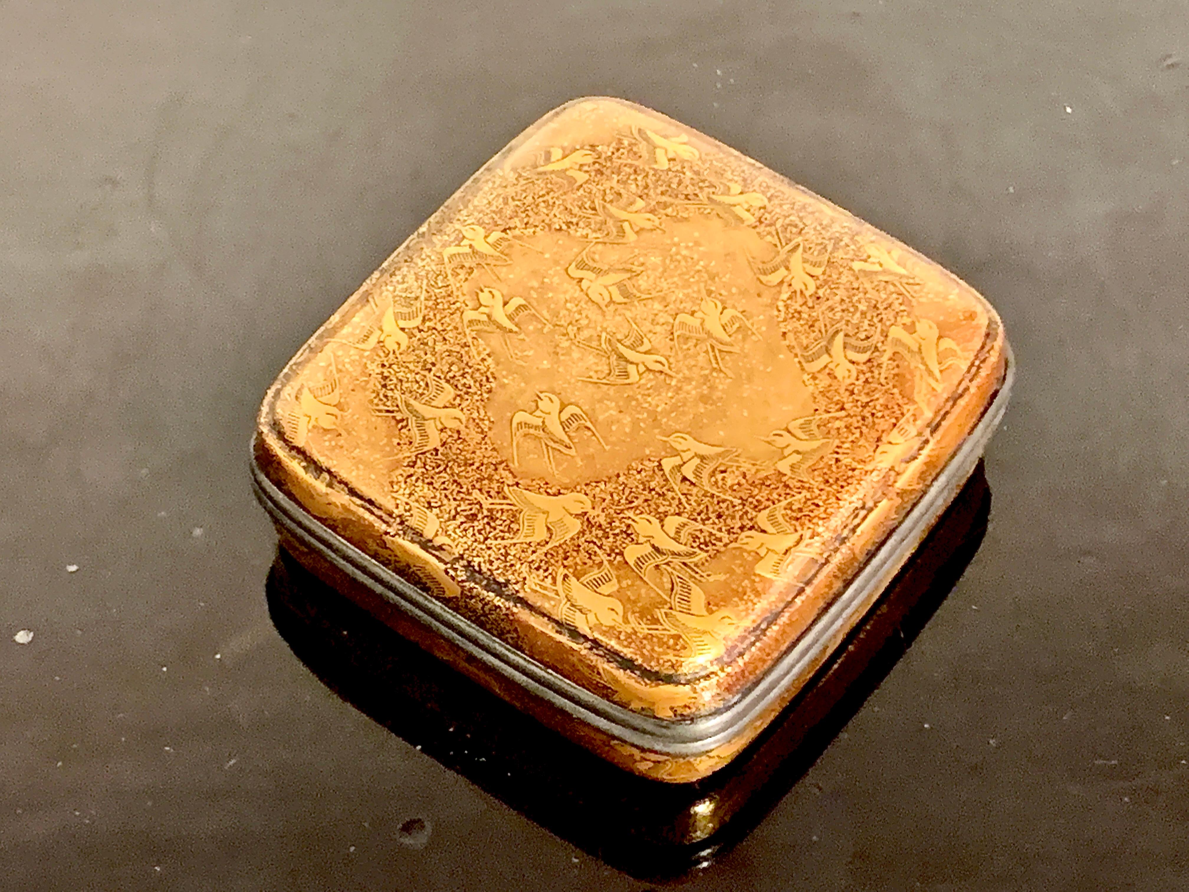 Gold Japanese Lacquer Incense Box, Kogo, Momoyama or Edo Period, 16th/17th Century For Sale