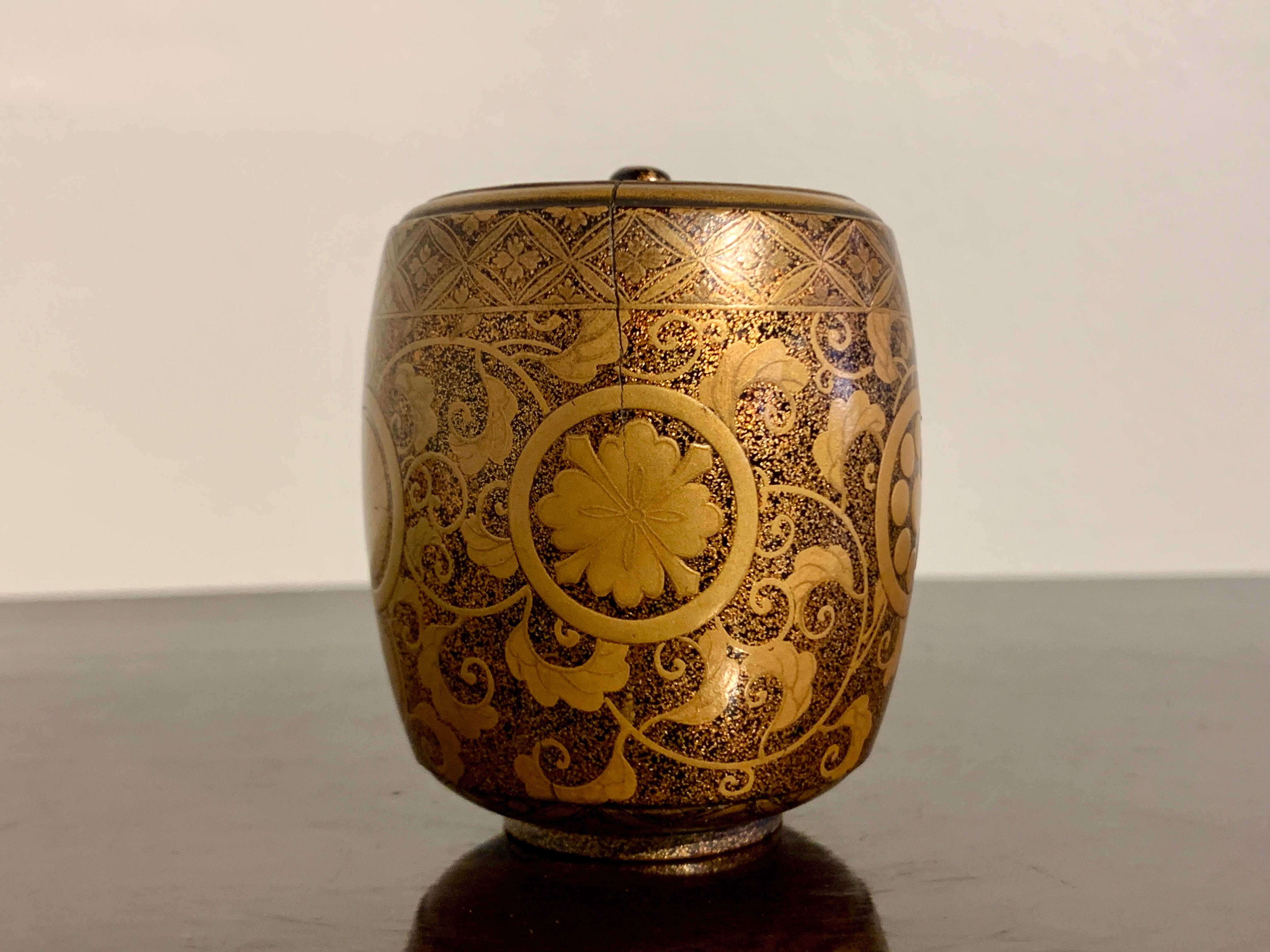A refined Japanese lacquer and bronze koro, incense burner, in the form or a chaire, tea caddy, decorated with various mon, family crests, Edo period (1603 - 1868), early 19th century, Japan. 

The incense burner, called a koro in Japanese, formed