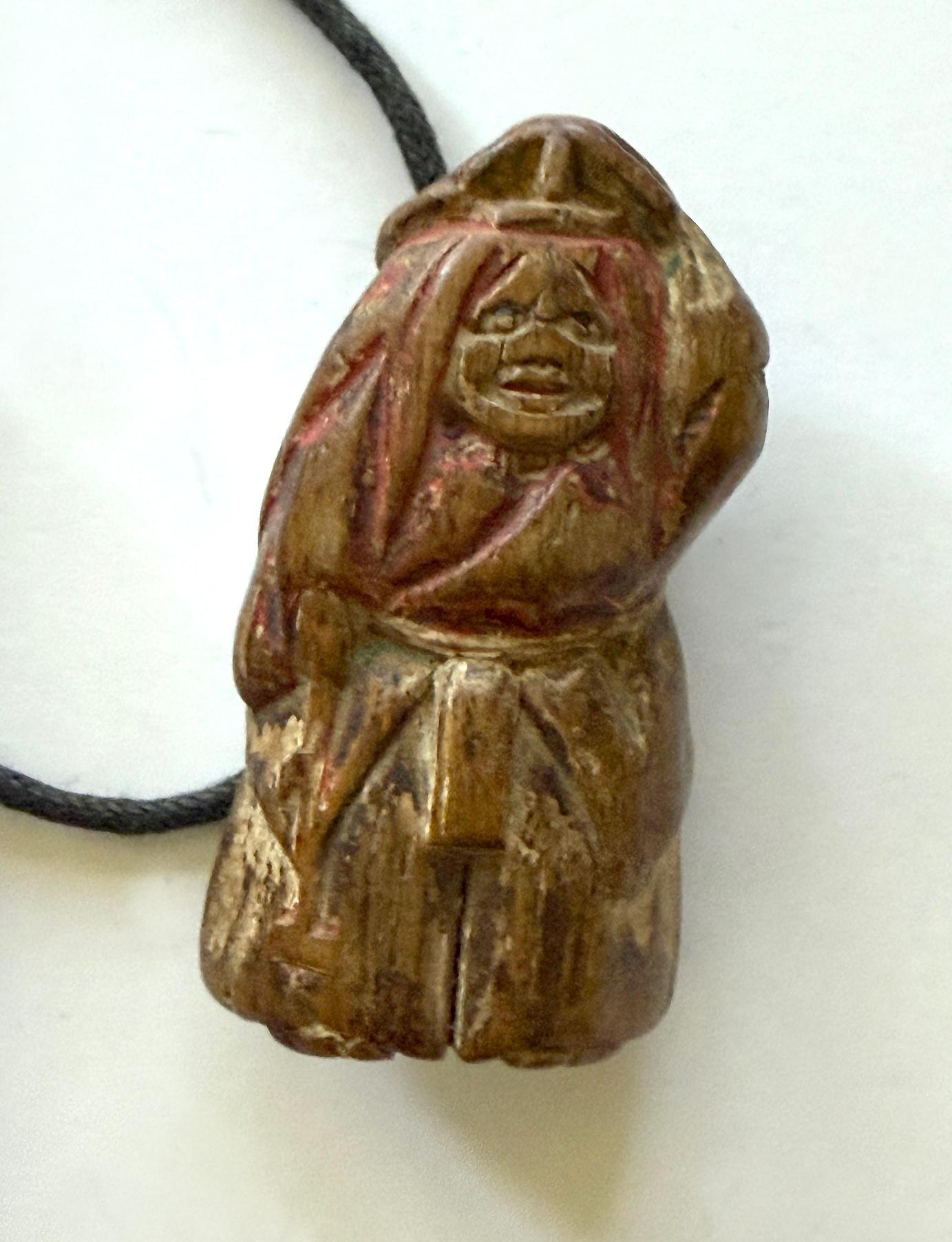 Inro en laque japonaise avec Maki-e en or et Netsuke en bois sculpté Période Meiji Bon état - En vente à Atlanta, GA