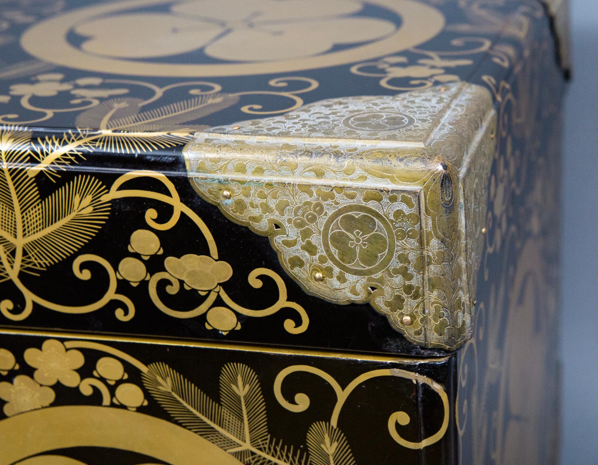 japanese lacquer box worn with a kimono