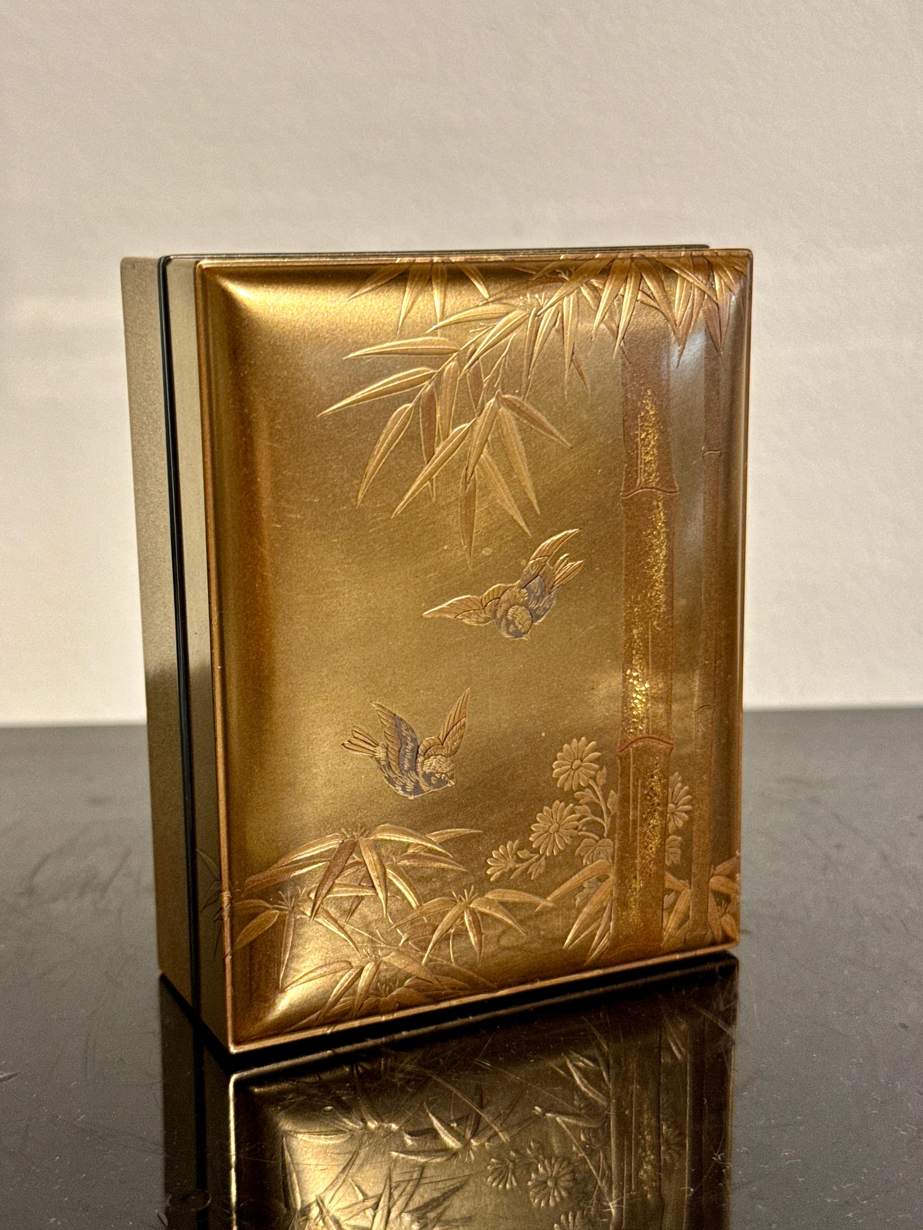 Japanese Lacquer Kobako, Swallows and Bamboo, Edo Period, mid 19th c, Japan For Sale 6