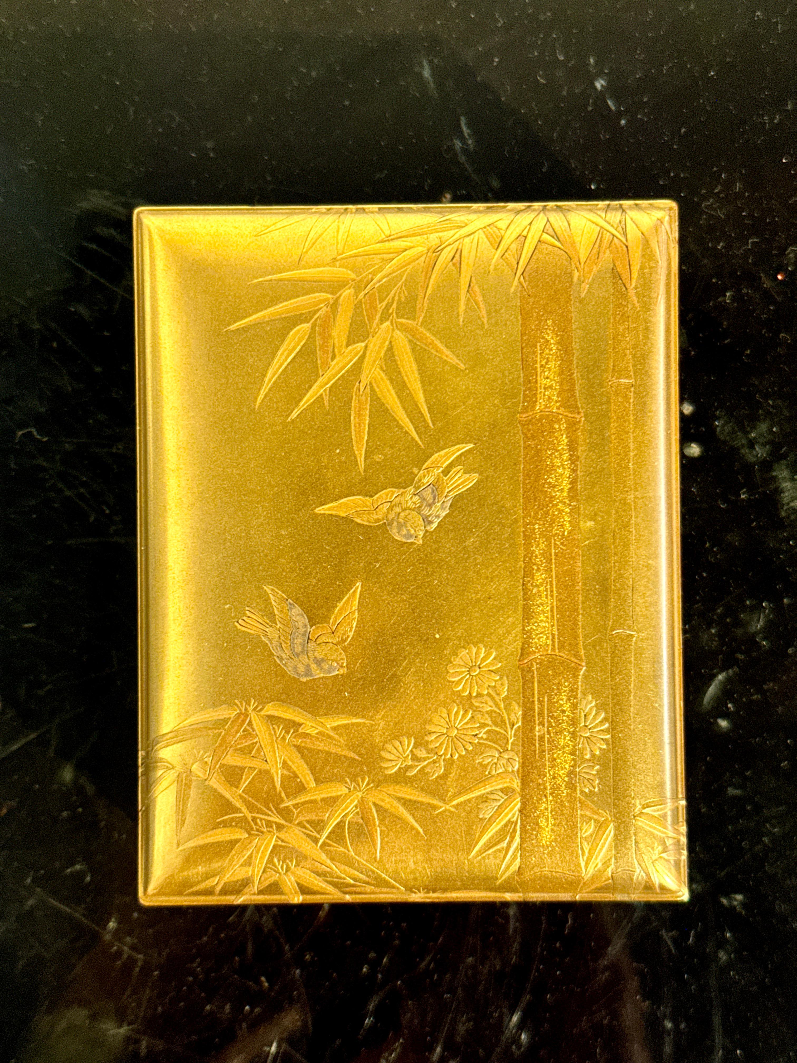 Gilt Japanese Lacquer Kobako, Swallows and Bamboo, Edo Period, mid 19th c, Japan For Sale