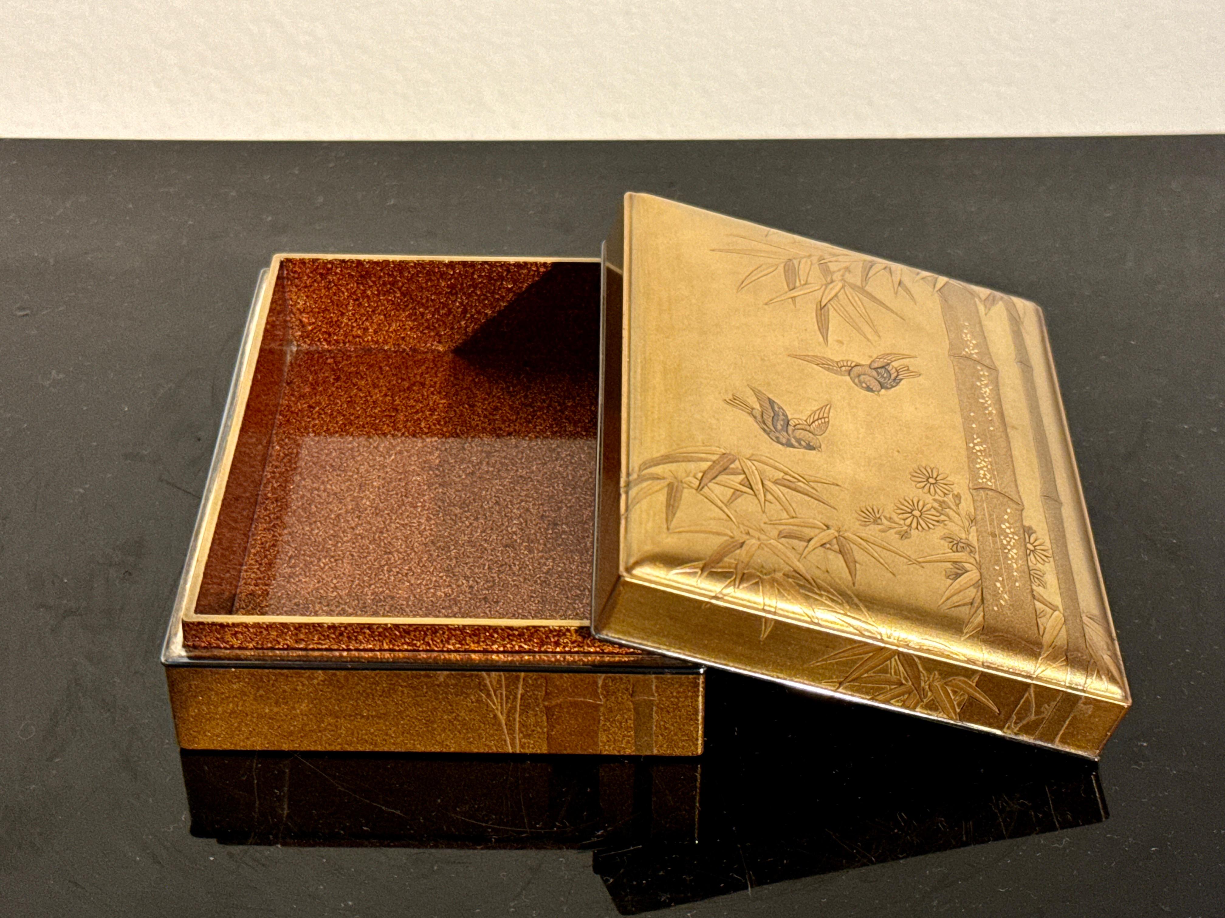 Japanese Lacquer Kobako, Swallows and Bamboo, Edo Period, mid 19th c, Japan In Good Condition For Sale In Austin, TX