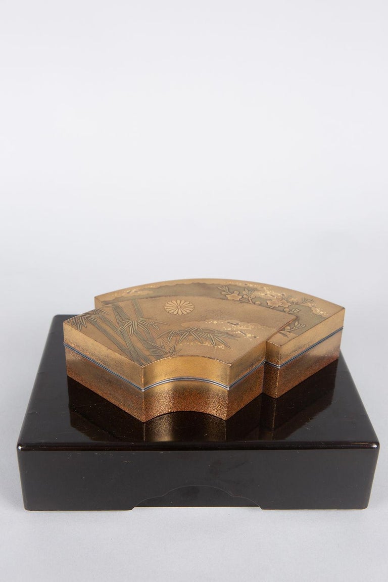 Japanese Lacquer Kogo 'Incense Box' For Sale at 1stDibs