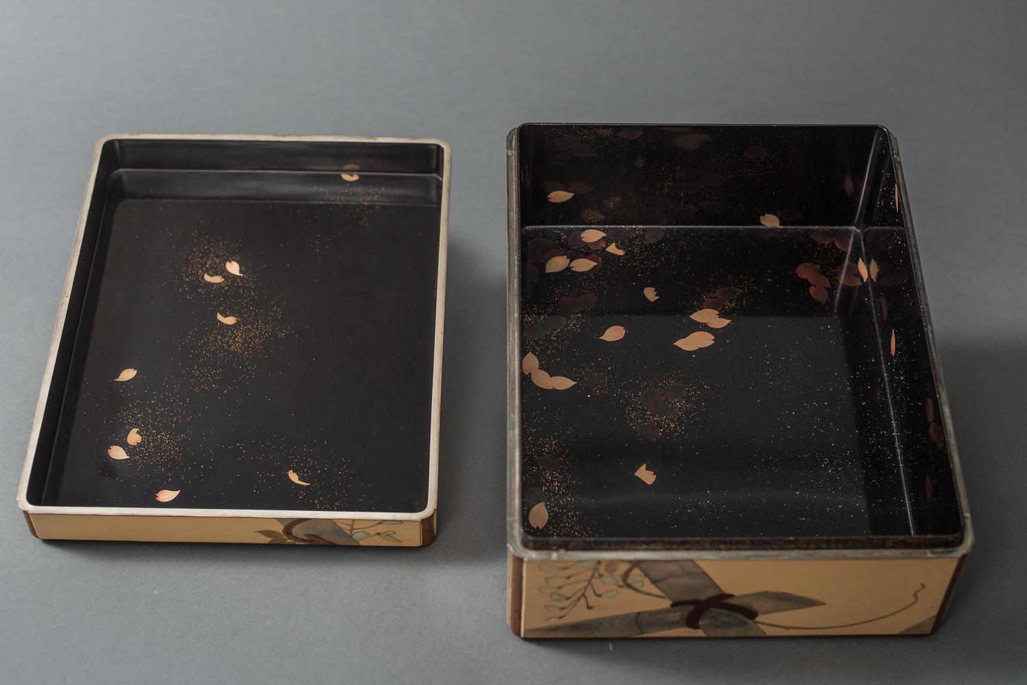 Japanese Lacquer Letter Box with Flowers and Butterfly In Excellent Condition For Sale In Hudson, NY