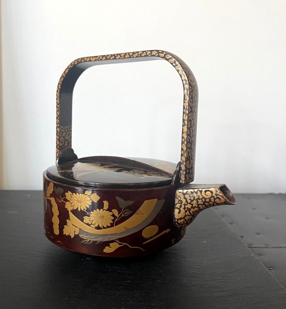 how are japanese lacquer ware ewers crafted