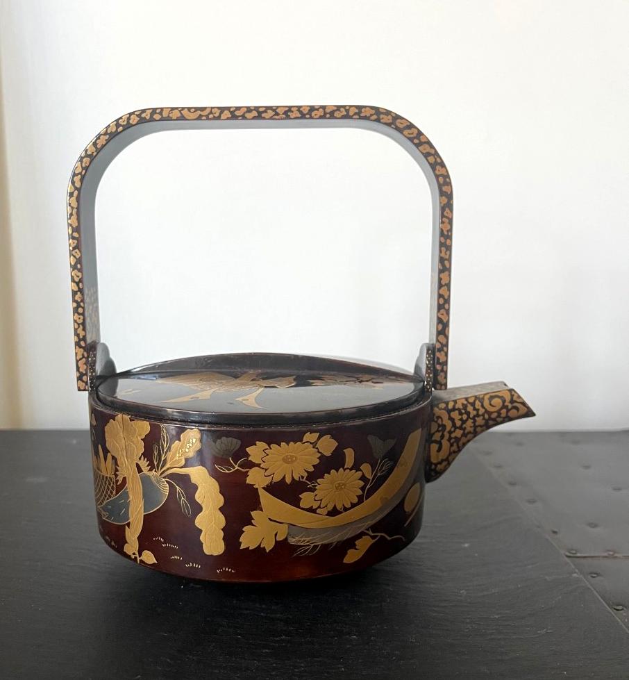 Japonisme Japanese Lacquer Maki-e Sake Ewer Meiji Period For Sale