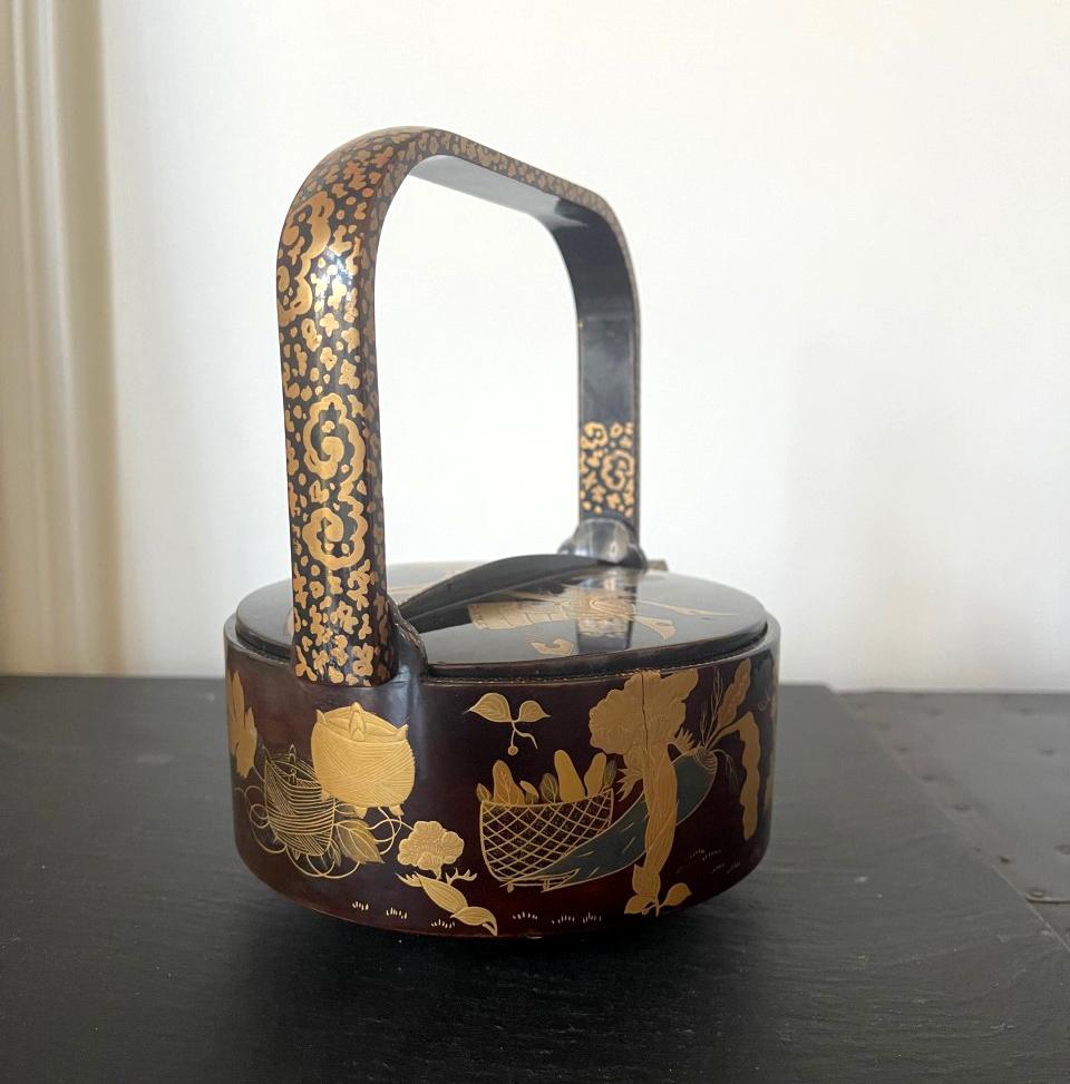 Late 19th Century Japanese Lacquer Maki-e Sake Ewer Meiji Period For Sale