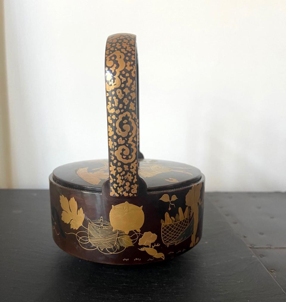 Japanese Lacquer Maki-e Sake Ewer Meiji Period For Sale 1