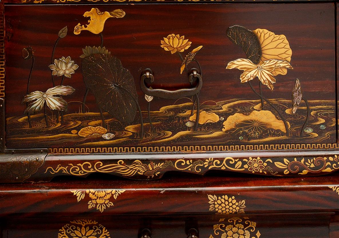 Japanese Lacquer Meiji Period Cabinet on Stand, circa 1890 For Sale 1
