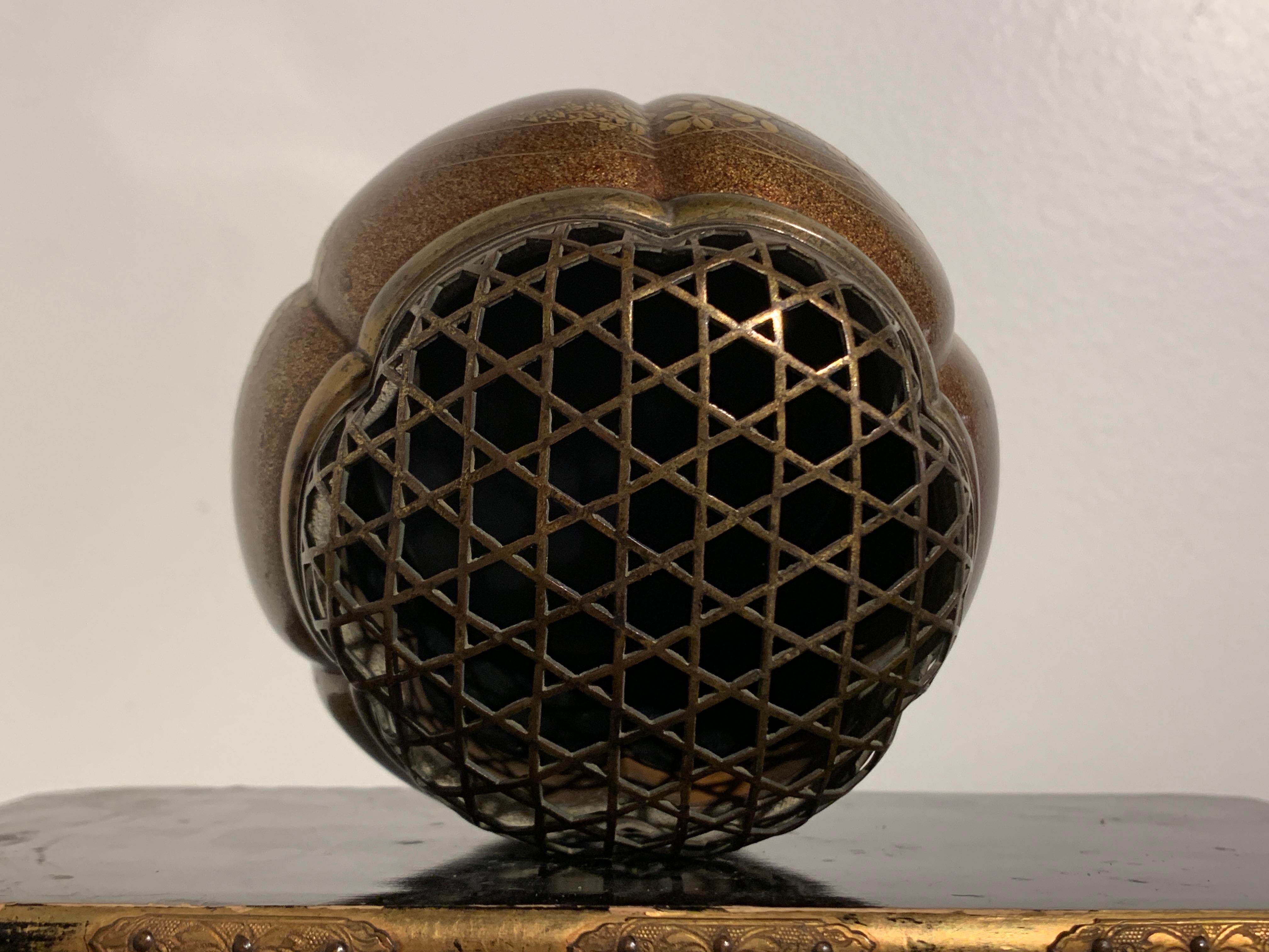 Japanese Lacquer Melon Shaped Incense Burner, Akoda Koro, Edo Period 4