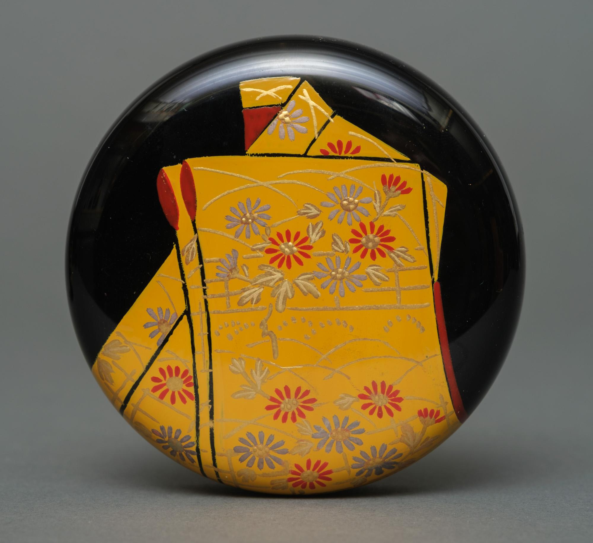 Hand-Painted Japanese Lacquer Natsume 棗 with Kimono Design by Takahashi Masayoshi 高橋正良 For Sale