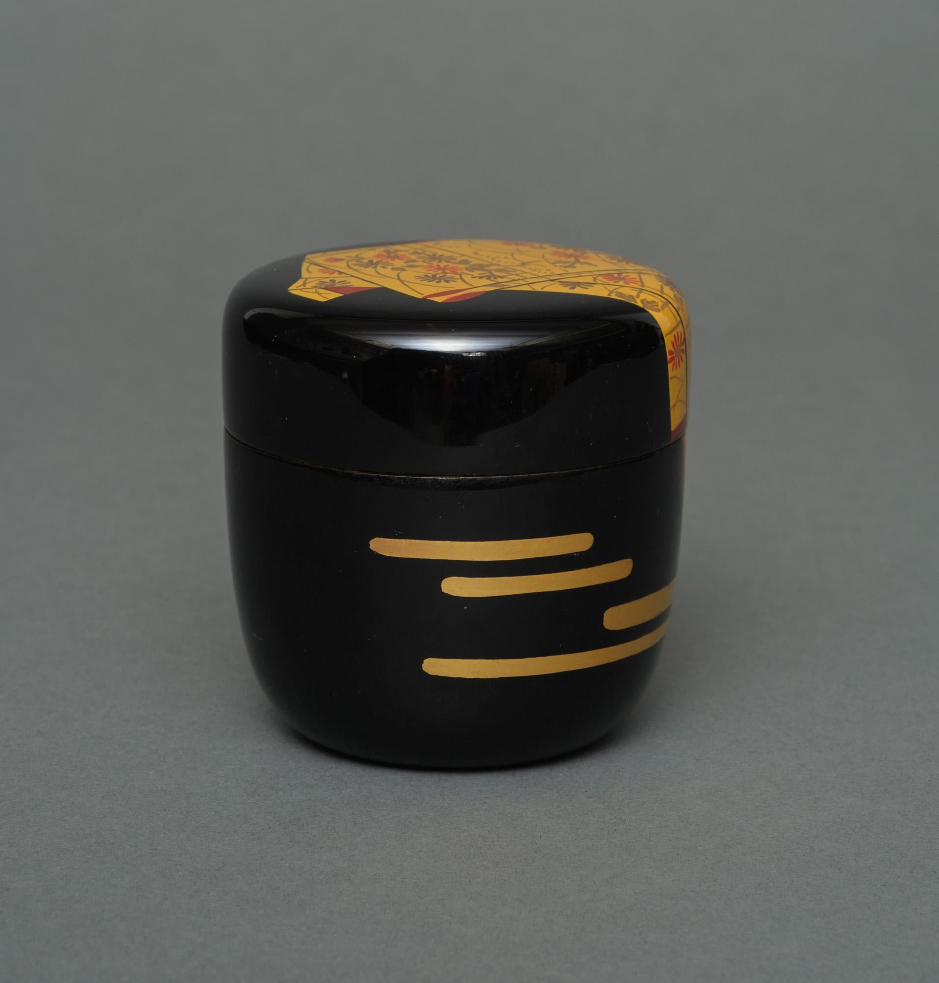 Japanese Lacquer Natsume 棗 with Kimono Design by Takahashi Masayoshi 高橋正良 For Sale 3
