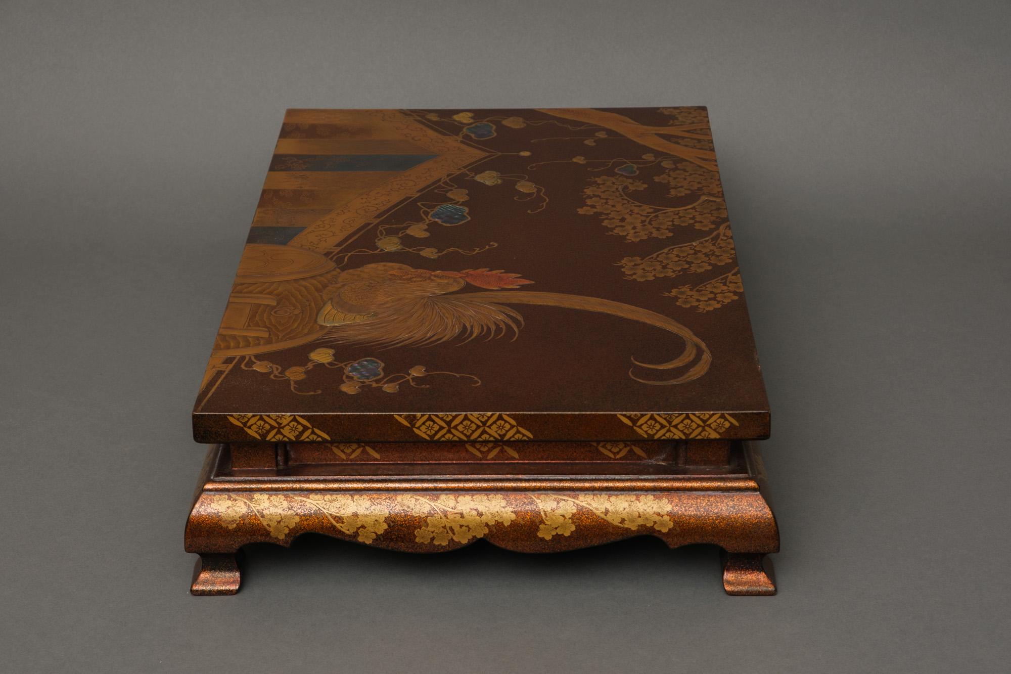 Japanese lacquer raised display stand 花台 (ka'dai) with rooster and ...