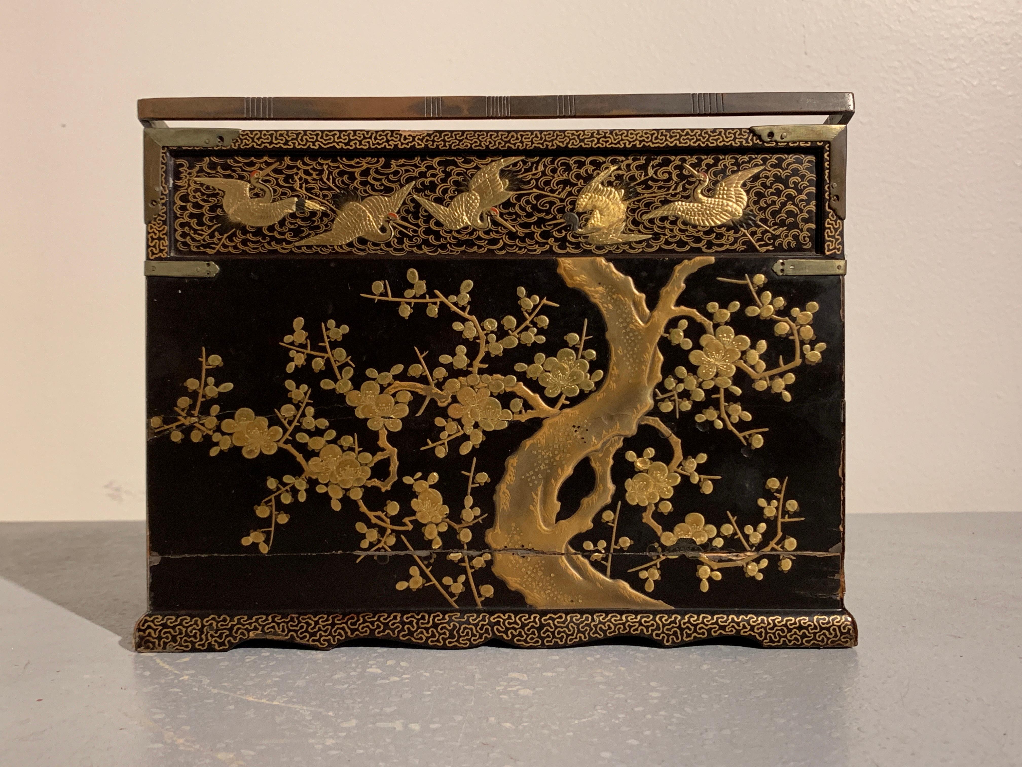 Japanese Lacquer Smoking Box, Tabako Bon, Edo Period, 19th Century In Fair Condition For Sale In Austin, TX