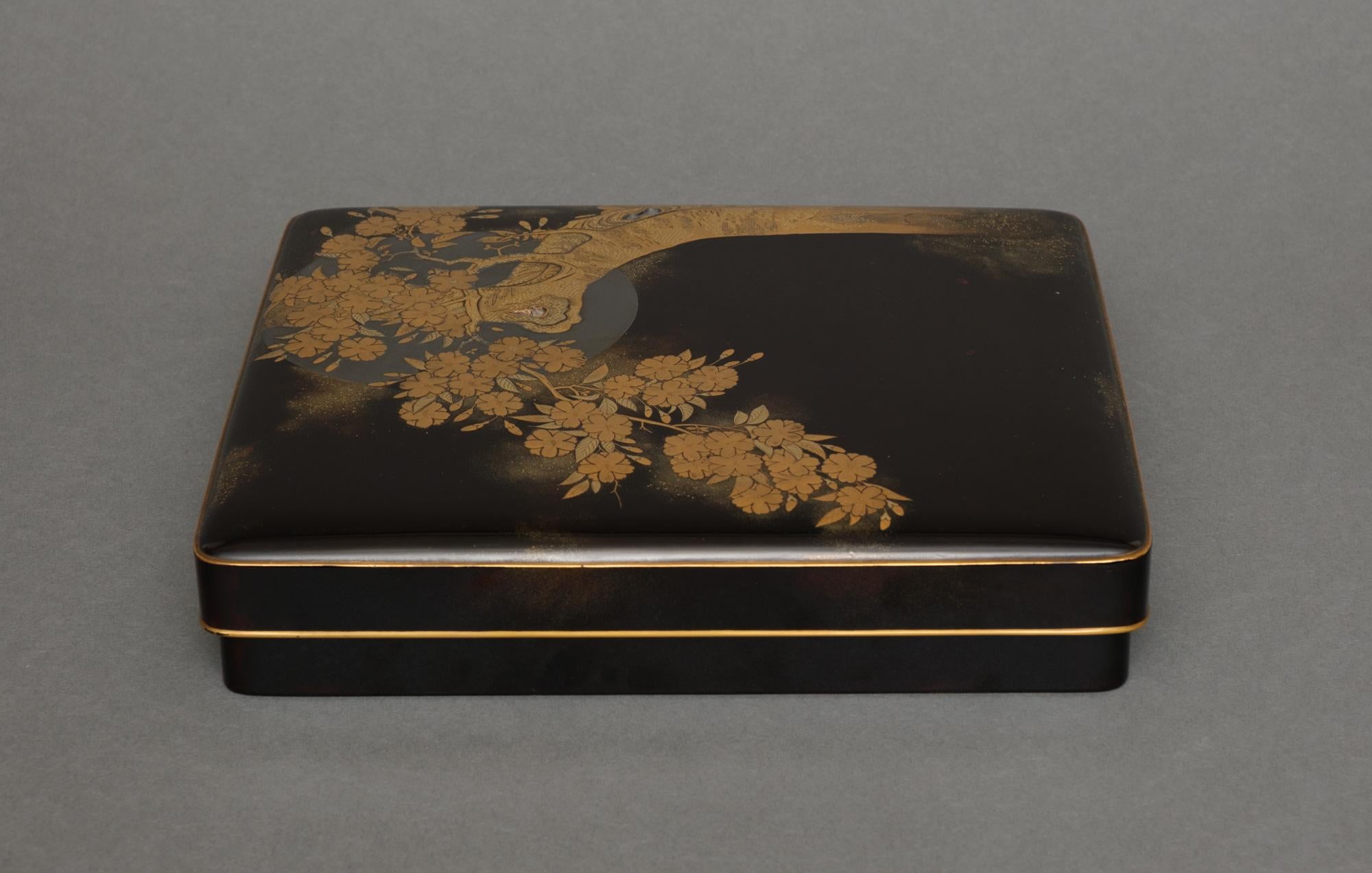 Japanese lacquer suzuri’bako 箱 with a cherry blossom & Chinese landscape design 3