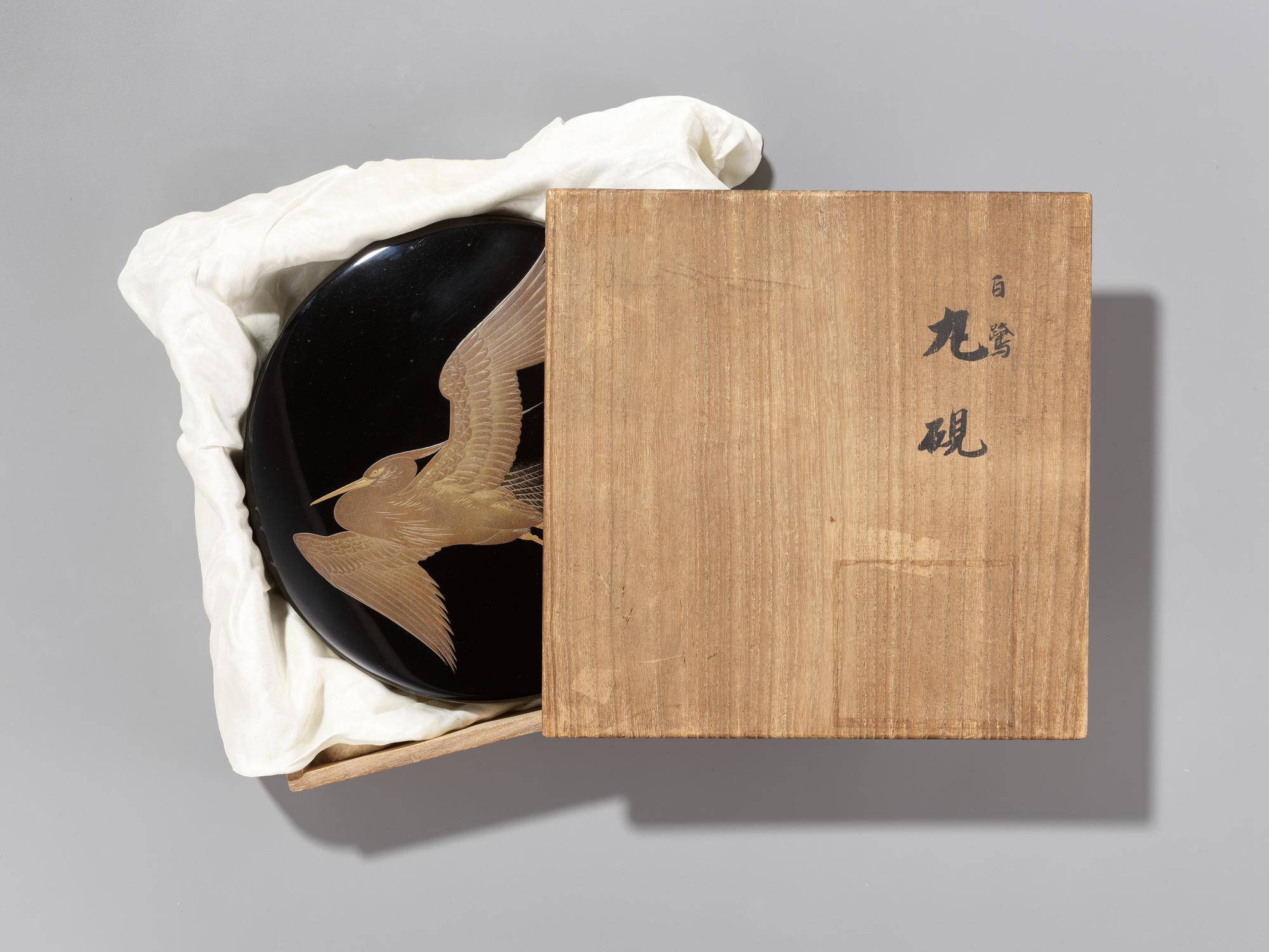 Japanese lacquer suzuri’bako 硯箱 (writing box) depicting a flying heron 6